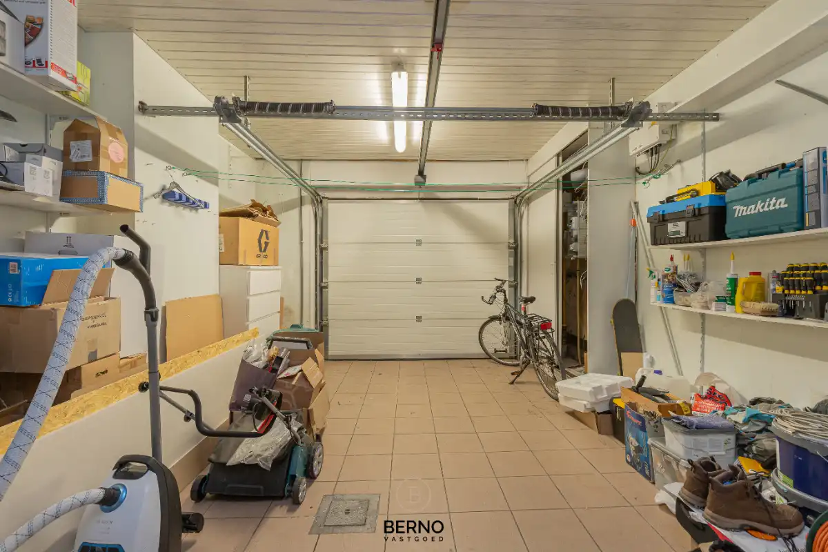 Gerenoveerde woning met garage op toplocatie foto 14