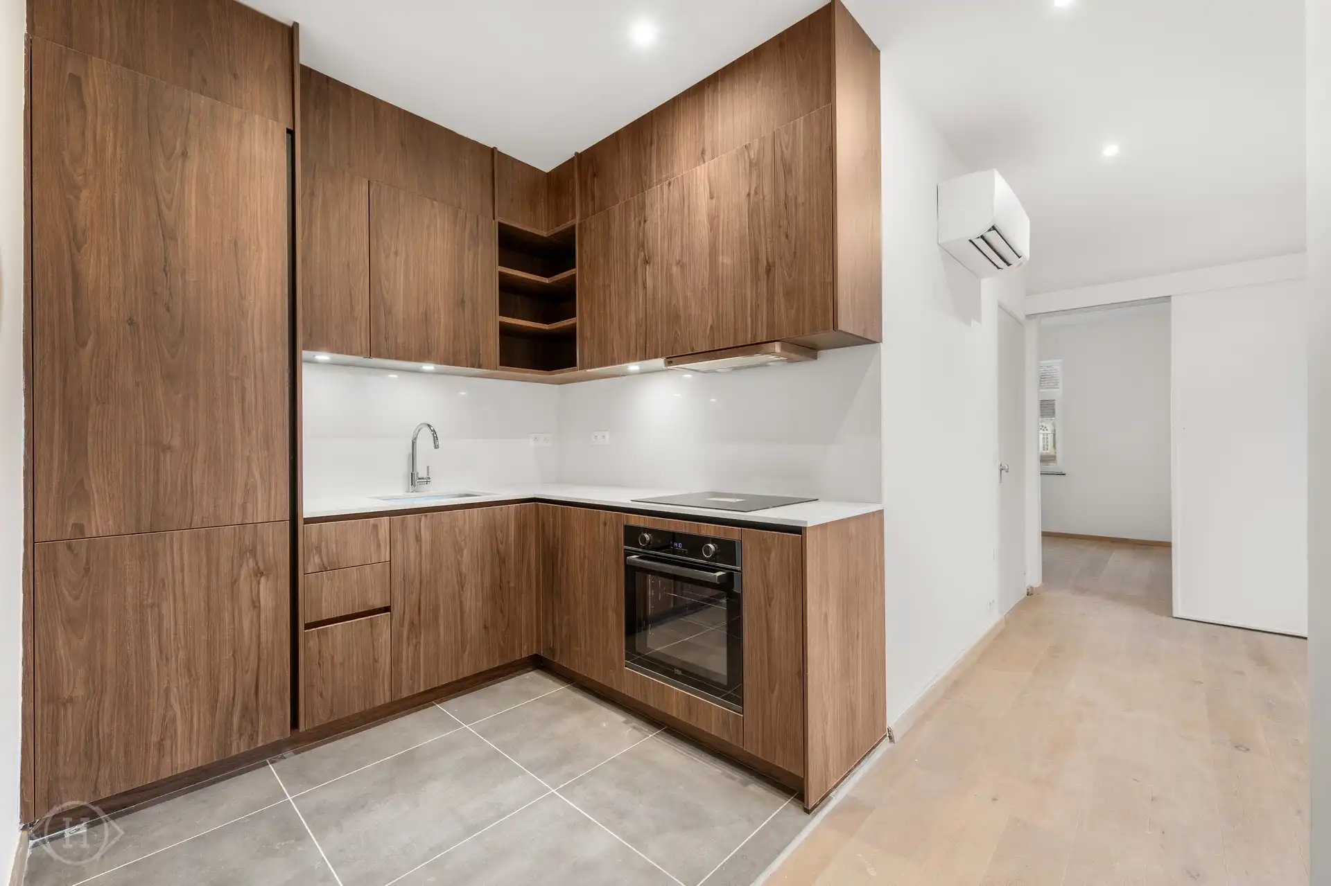 Gerenoveerd 2-slaapkamerappartement op toplocatie foto 2