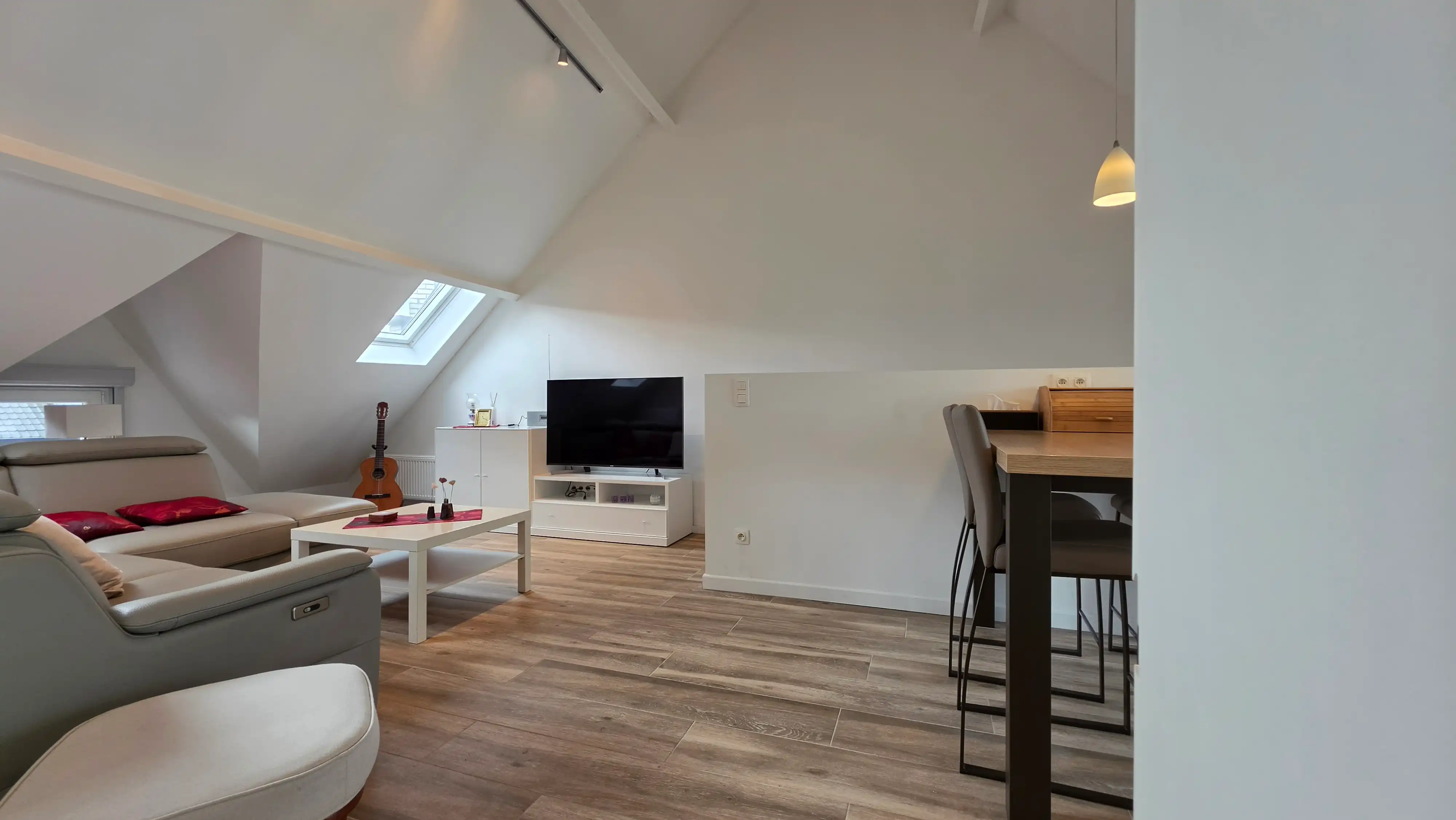 Luxueus twee slaapkamer app, terras, bureel, unieke ligging foto 5