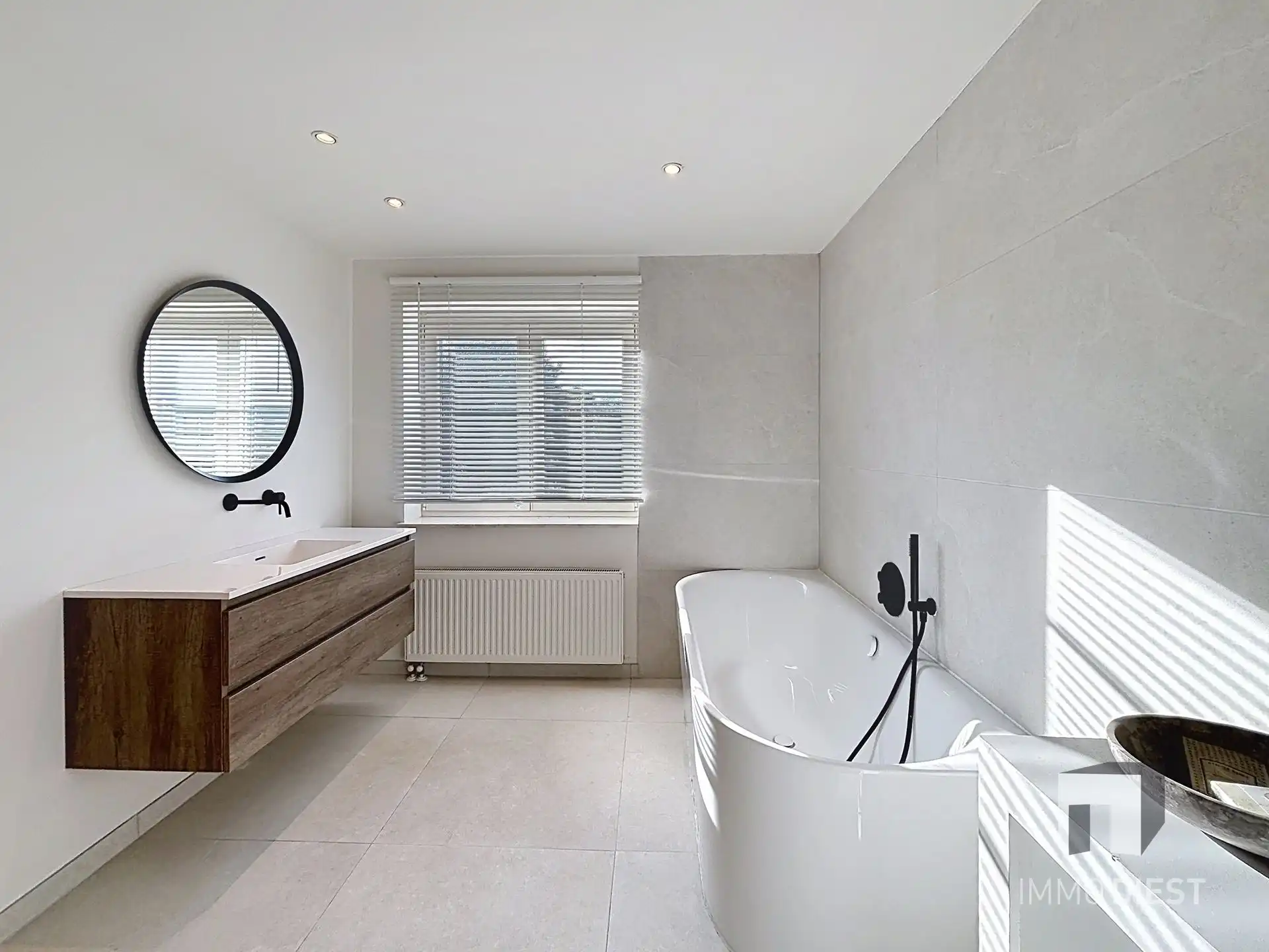 Trendy - volledig gerenoveerde woning met 3 slaapk en 2 badkamers foto 26