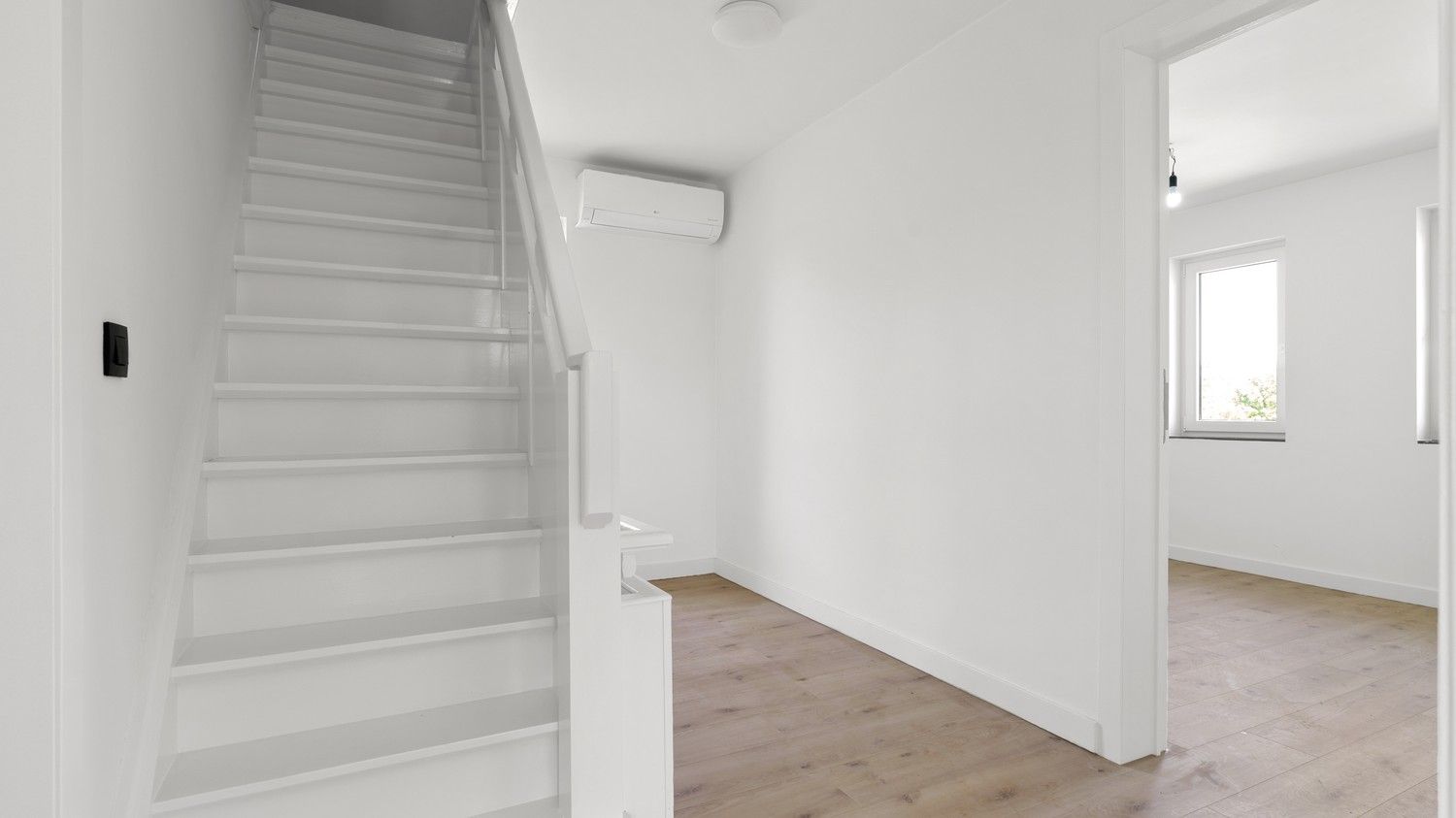 Smaakvol afgewerkte, hedendaagse woning met 4 slaapkamers op toplocatie in Maaseik-Neeroeteren foto 22