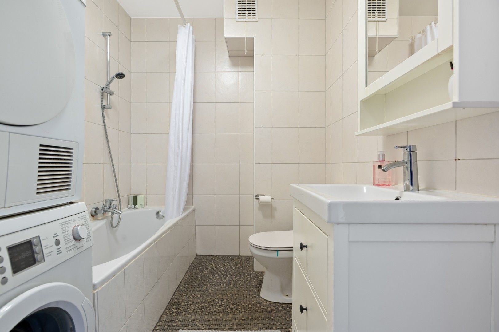Knap app (EPC B) in doodlopende straat in centrum Burcht foto 15