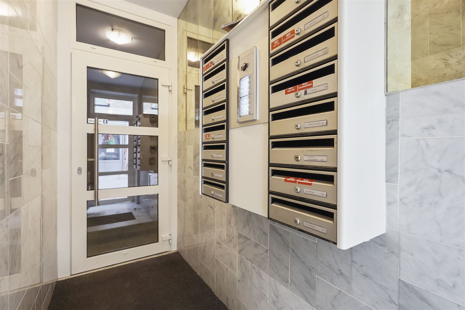 SLAAPHOEK / CENTRALE LIGGING foto 20