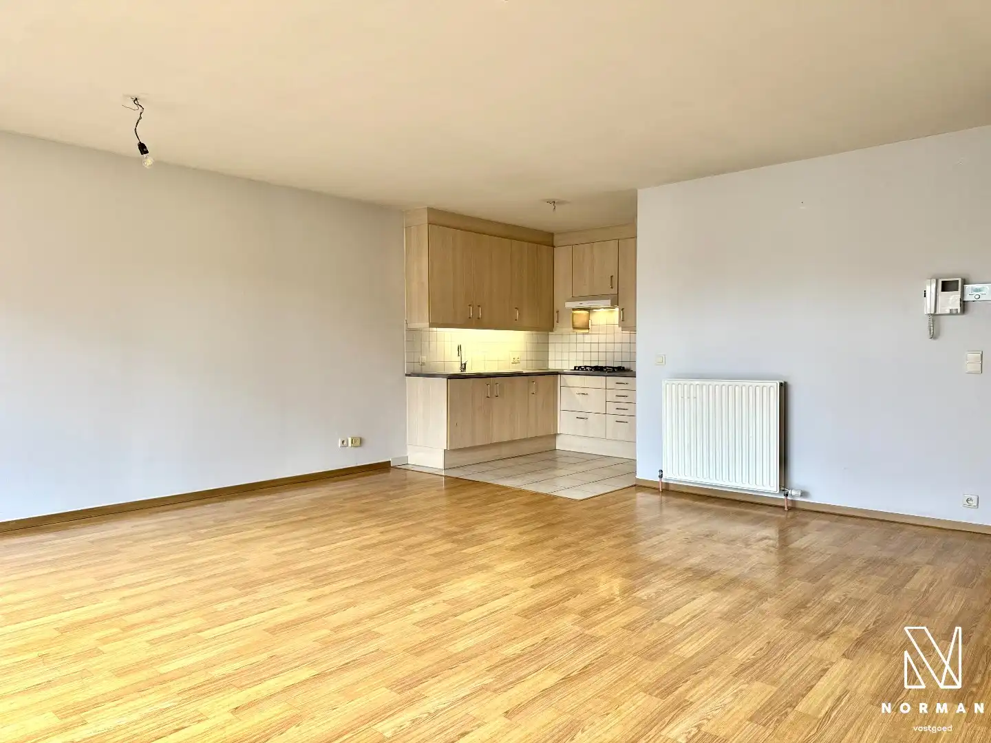 Lichtrijk en energiezuinig appartement met 2 slaapkamers, terras en garage te koop in centrum Kuurne! foto 6