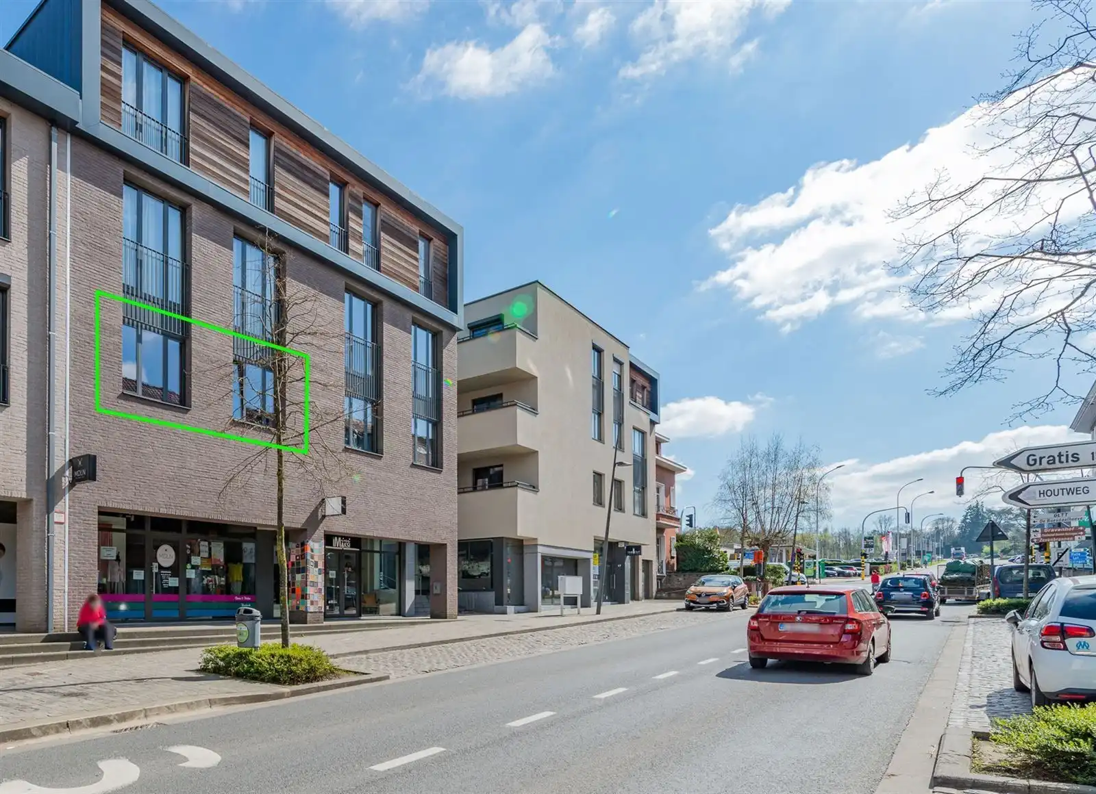 Appartement met 1 slaapkamer, parking en kelder foto 2