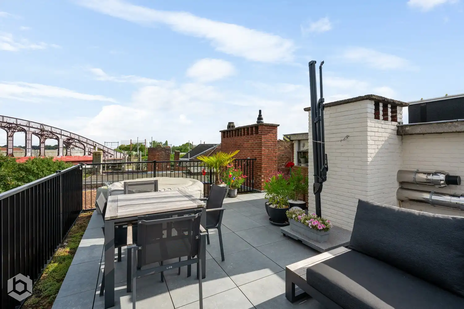 Ruime penthouse met 2 slpkrs, royaal dakterras en ruime garage foto 22