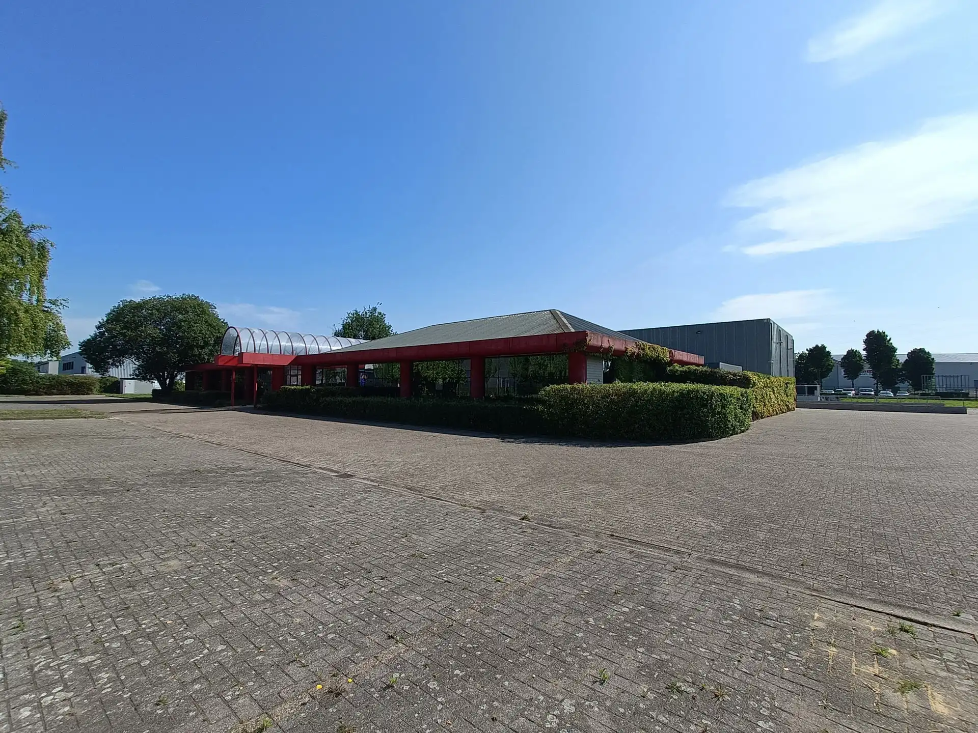 Industrieel gebouw te huur in Malle foto 3