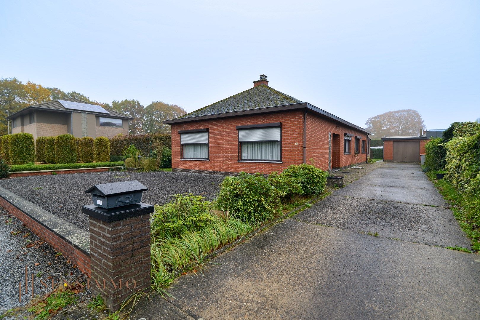 Charmante Bungalow met 4 slaapkamers op ruim perceel in rustige wijk - ideaal voor gezinnen en levensgenieters foto 1