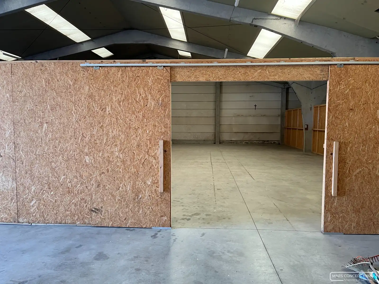 Magazijnruimte met bureel te huur in Olsene- 200 m² foto 4