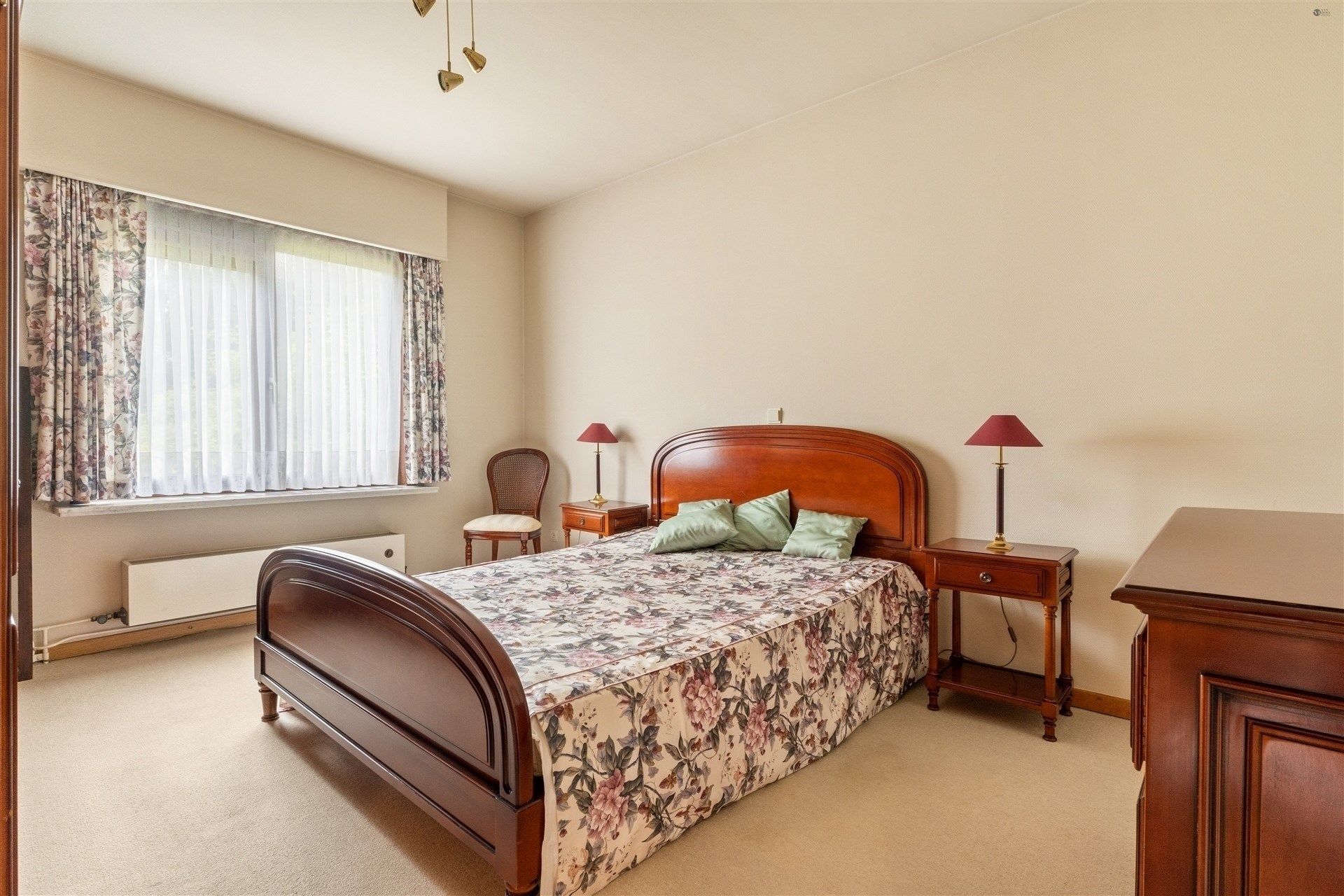Goed onderhouden, ruime bungalow op 594m² grond foto 9