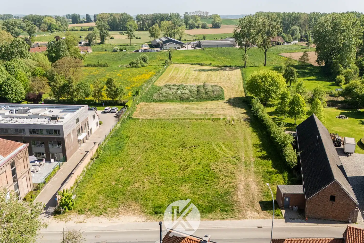 Bouw jouw toekomst in een groene omgeving foto {{pictureIndex}}