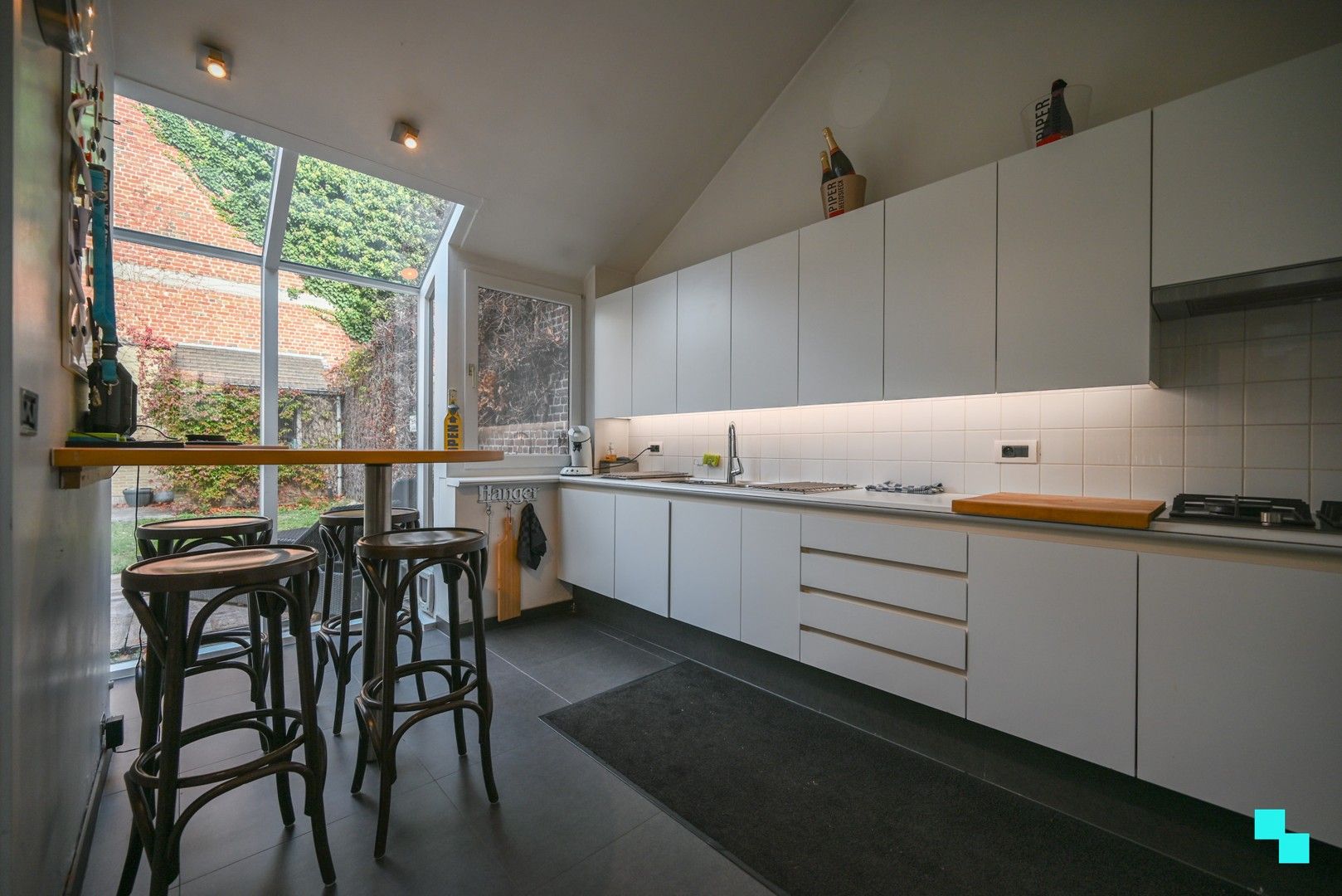 Prachtige woning met vier slaapkamers nabij centrum Izegem foto 8