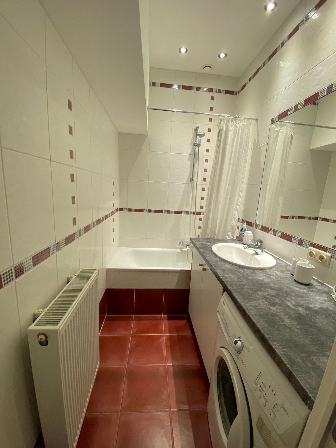 Prachtig 2 slaapkamer -appartement op de zeedijk van Oostduinkerke ! foto 7