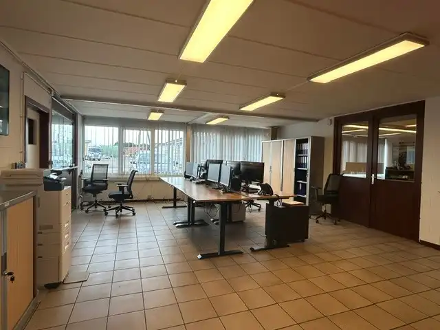 MULTIFUNCTIONEEL BEDRIJFSPAND MET KOEL-EN VRIESFACILITEITEN foto 4