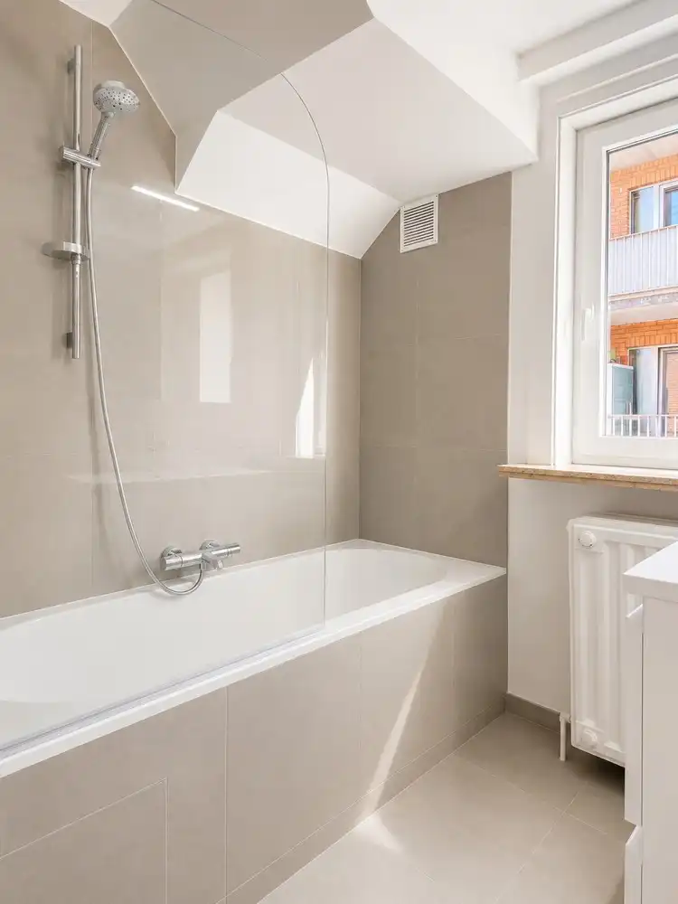 Instapklaar appartement met terras nabij het Zuidpark foto 9