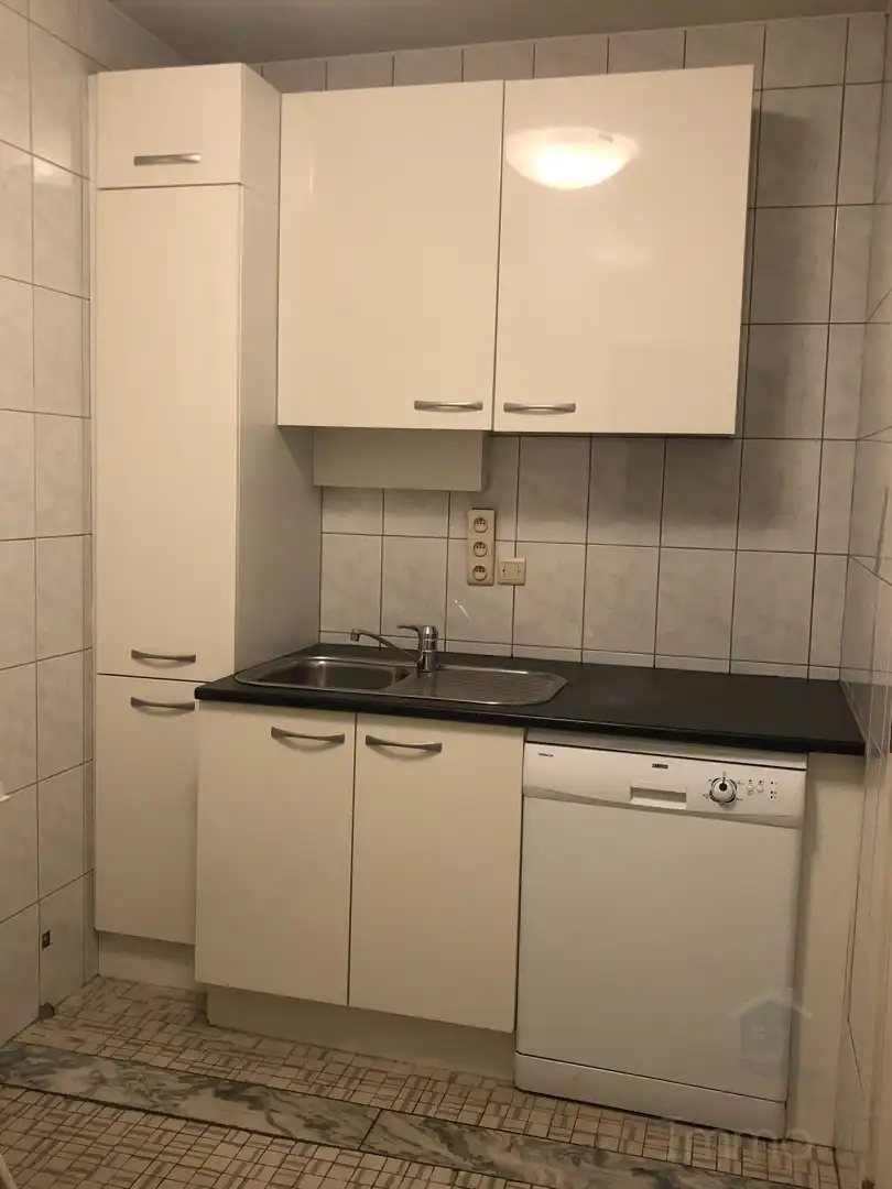 Gemeubelde kantoorruimte met vergaderruimte foto 10