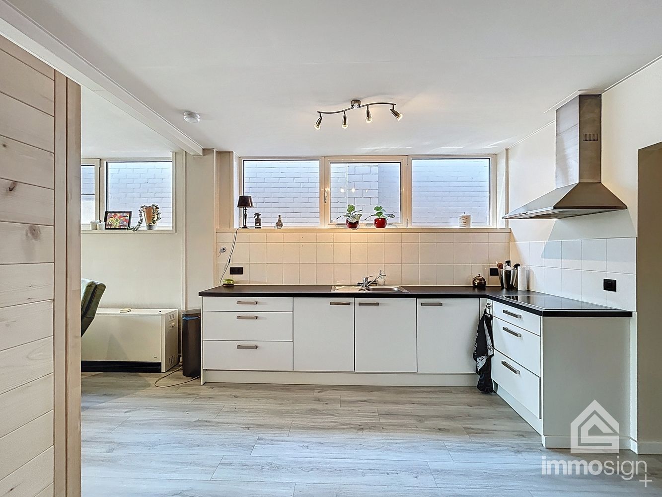 Exclusieve woning voorzien van dubbele garage en bedrijfshal op de Nederlandse grens foto 54