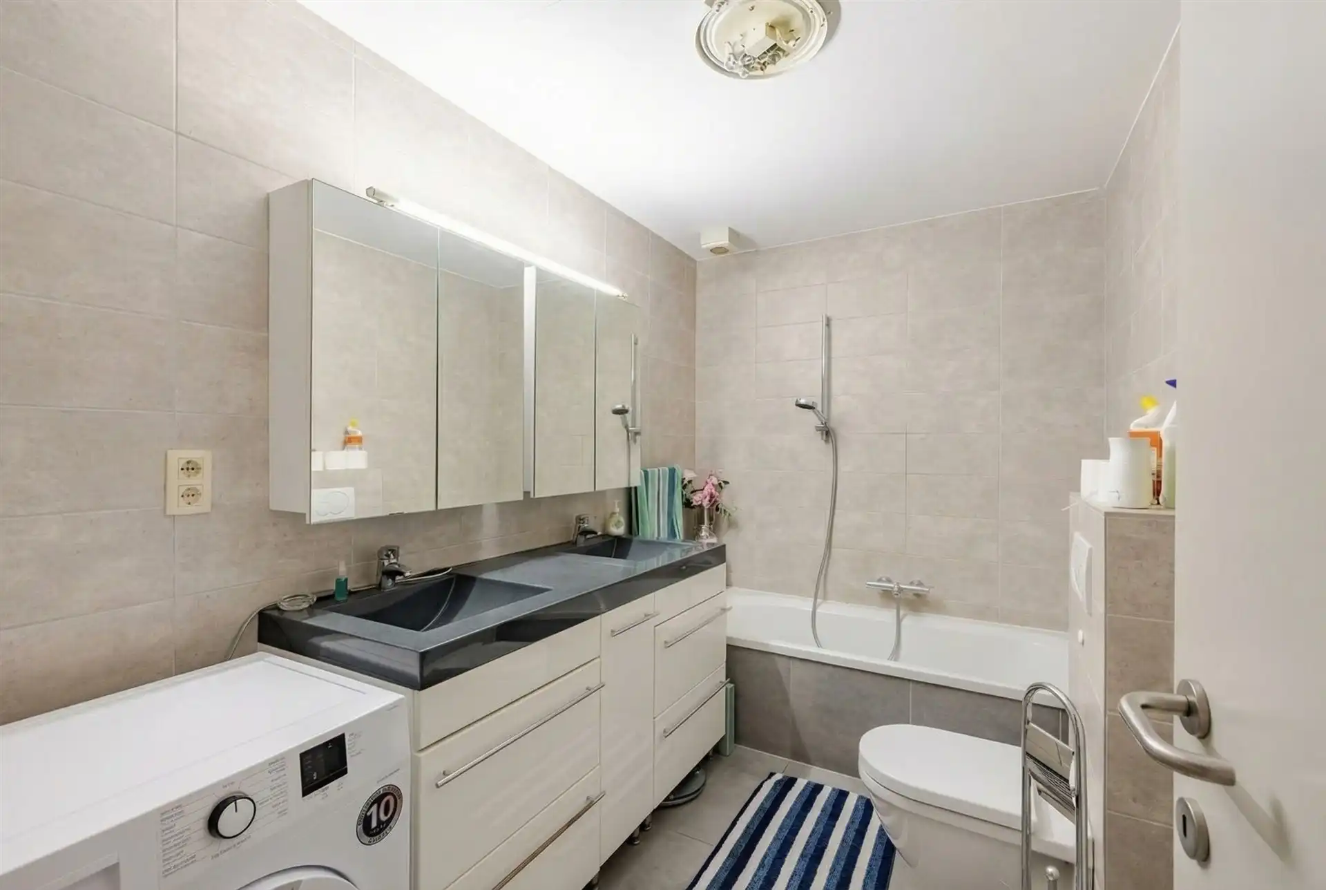 Recent instapklaar appartement in kleinschalige residentie foto 9