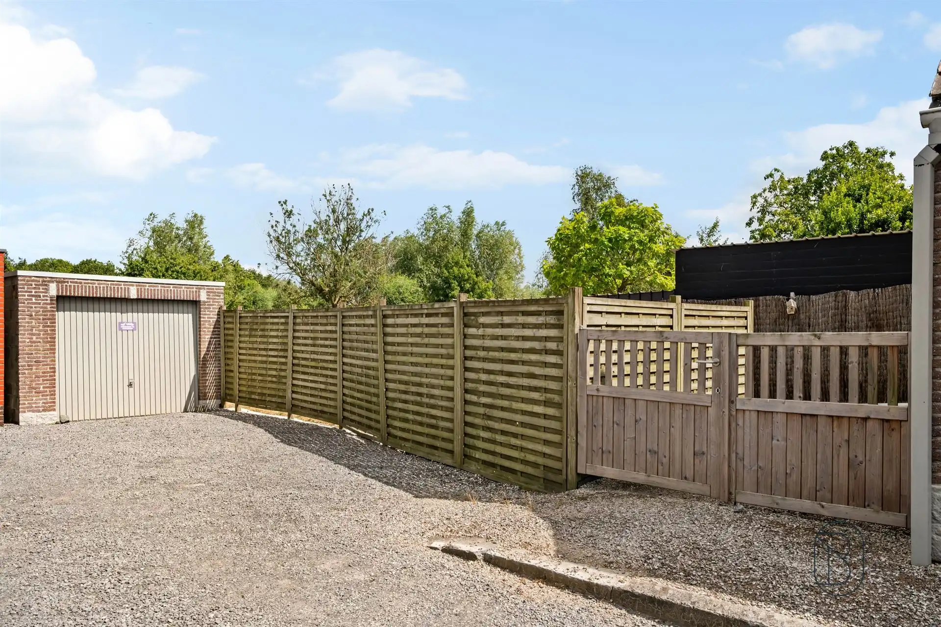 Ruime gezinswoning met 3 slpk, tuin en garage foto 5