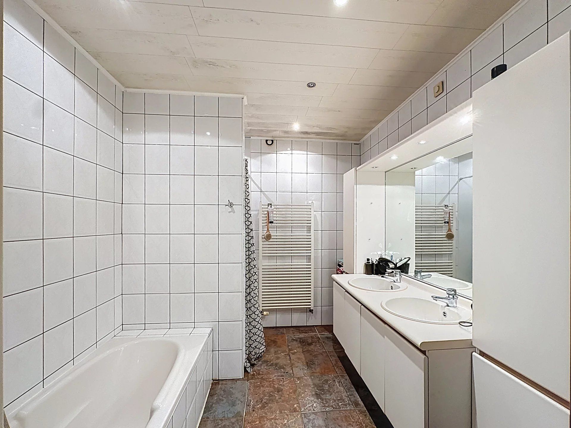 Laagbouwwoning met grote zolder en 3 slaapkamers op een ruim perceel. foto 10