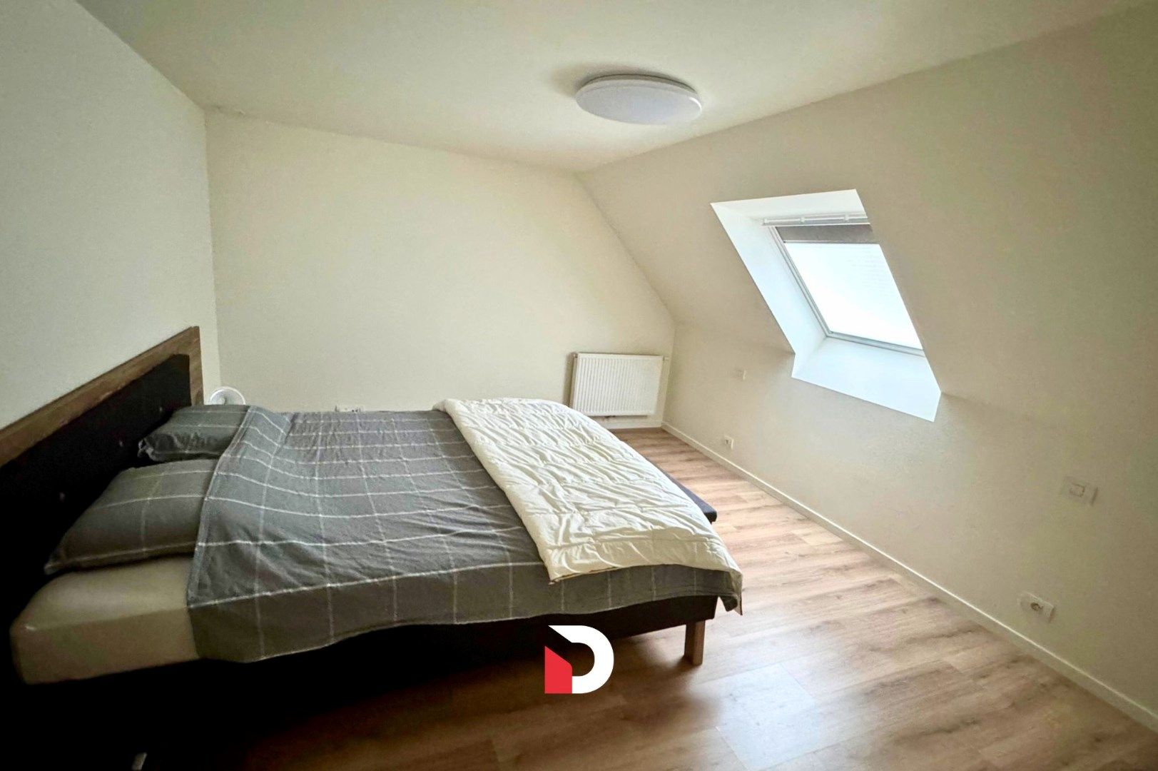 Recente woning met  3 slaapkamers, tuin en garage foto 5