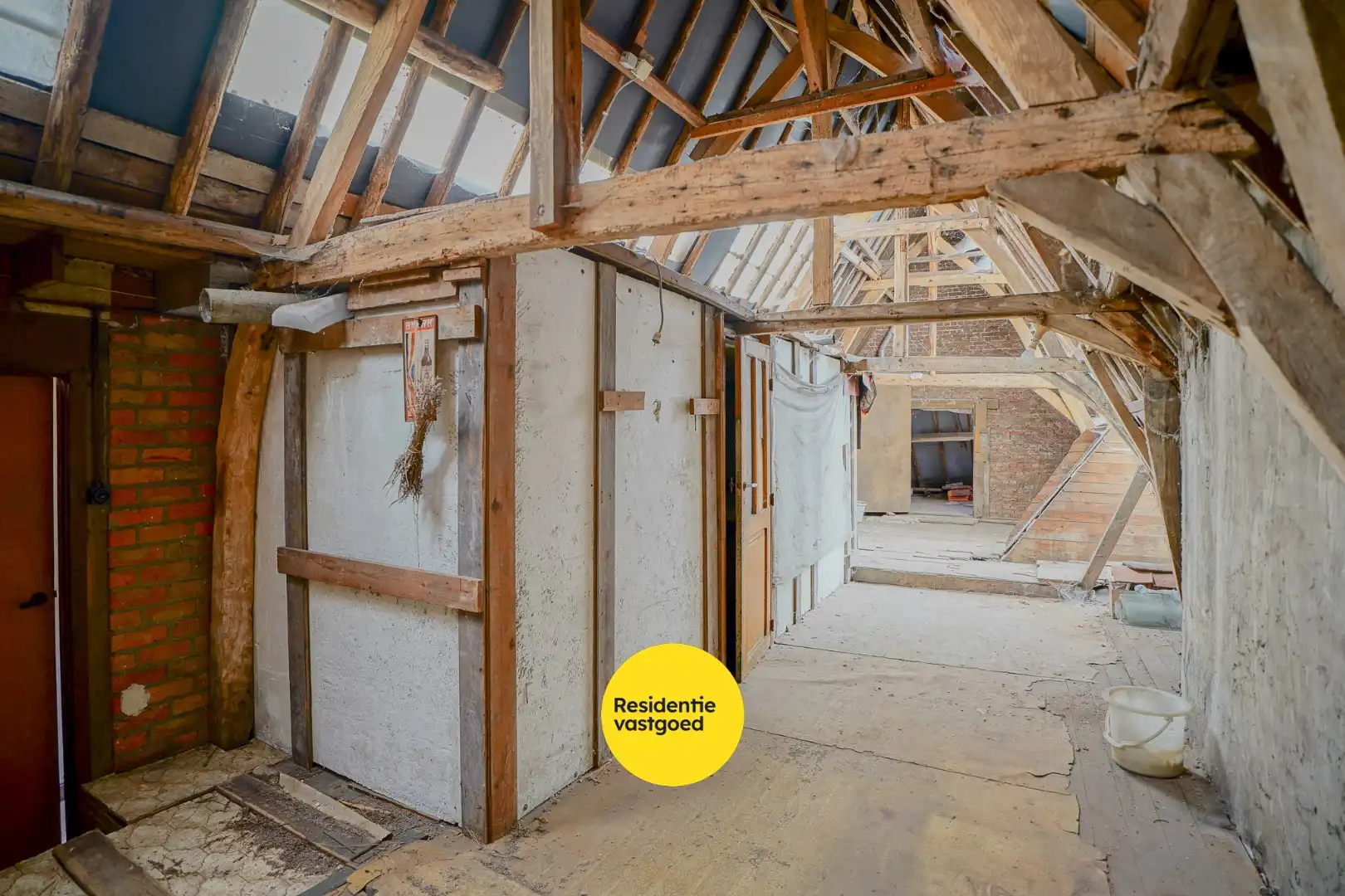 Karaktervolle hoekwoning op topligging in hartje Brugge foto 14