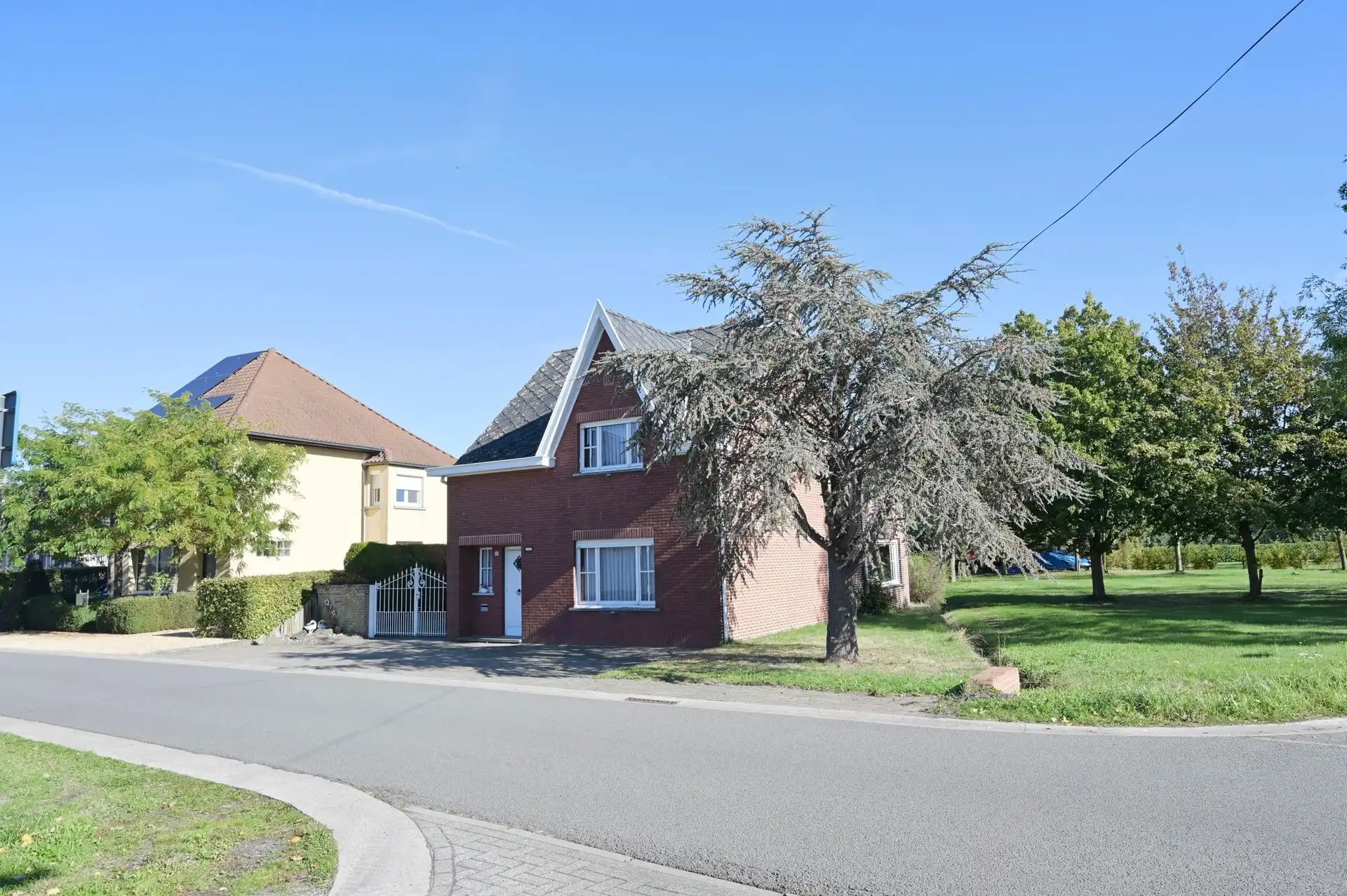 Hoofdfoto van de publicatie: Te renoveren open bebouwing op 1.005 m² in Heultje. 