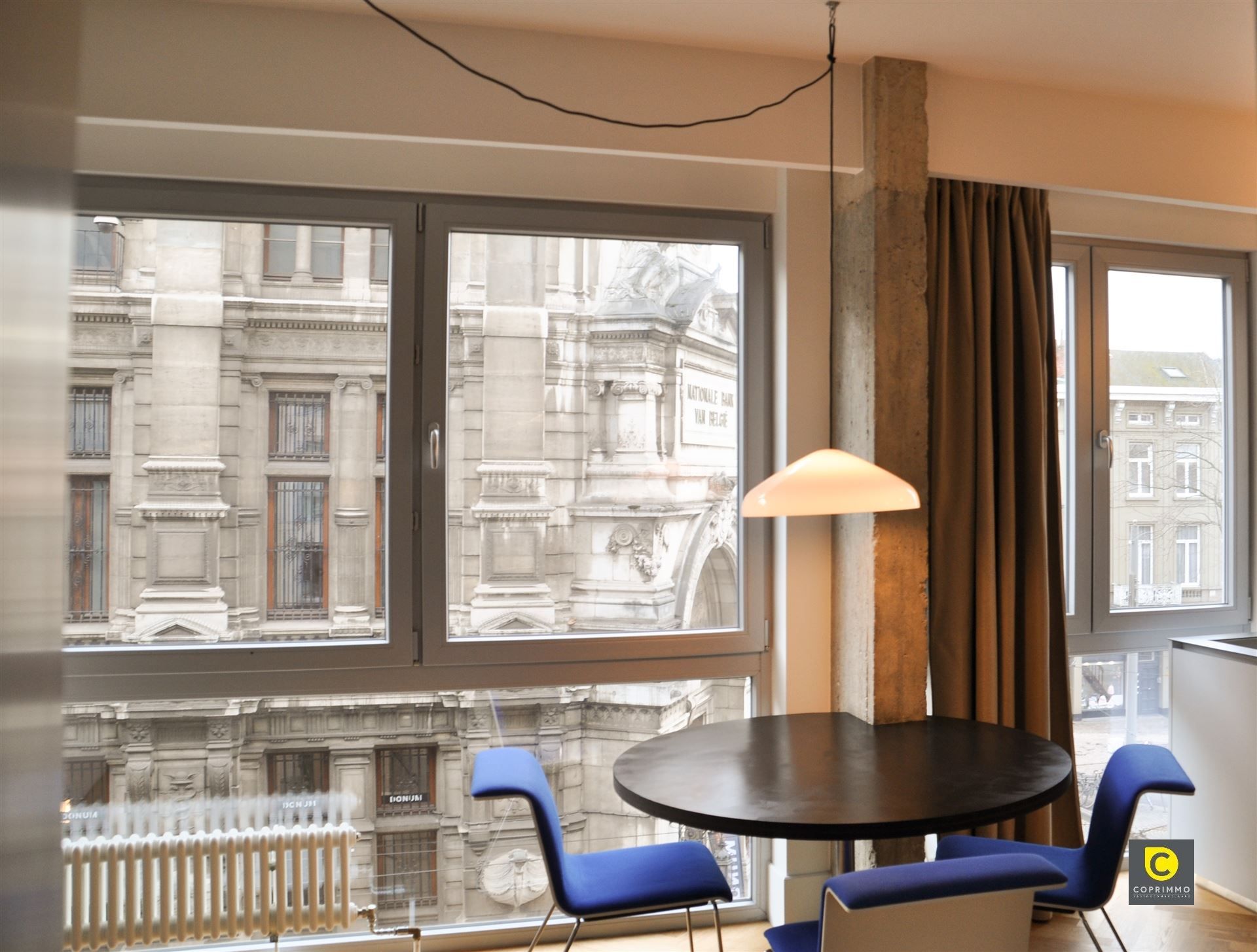 Gemeubelde designstudio op topligging aan het Mechelsplein foto {{pictureIndex}}