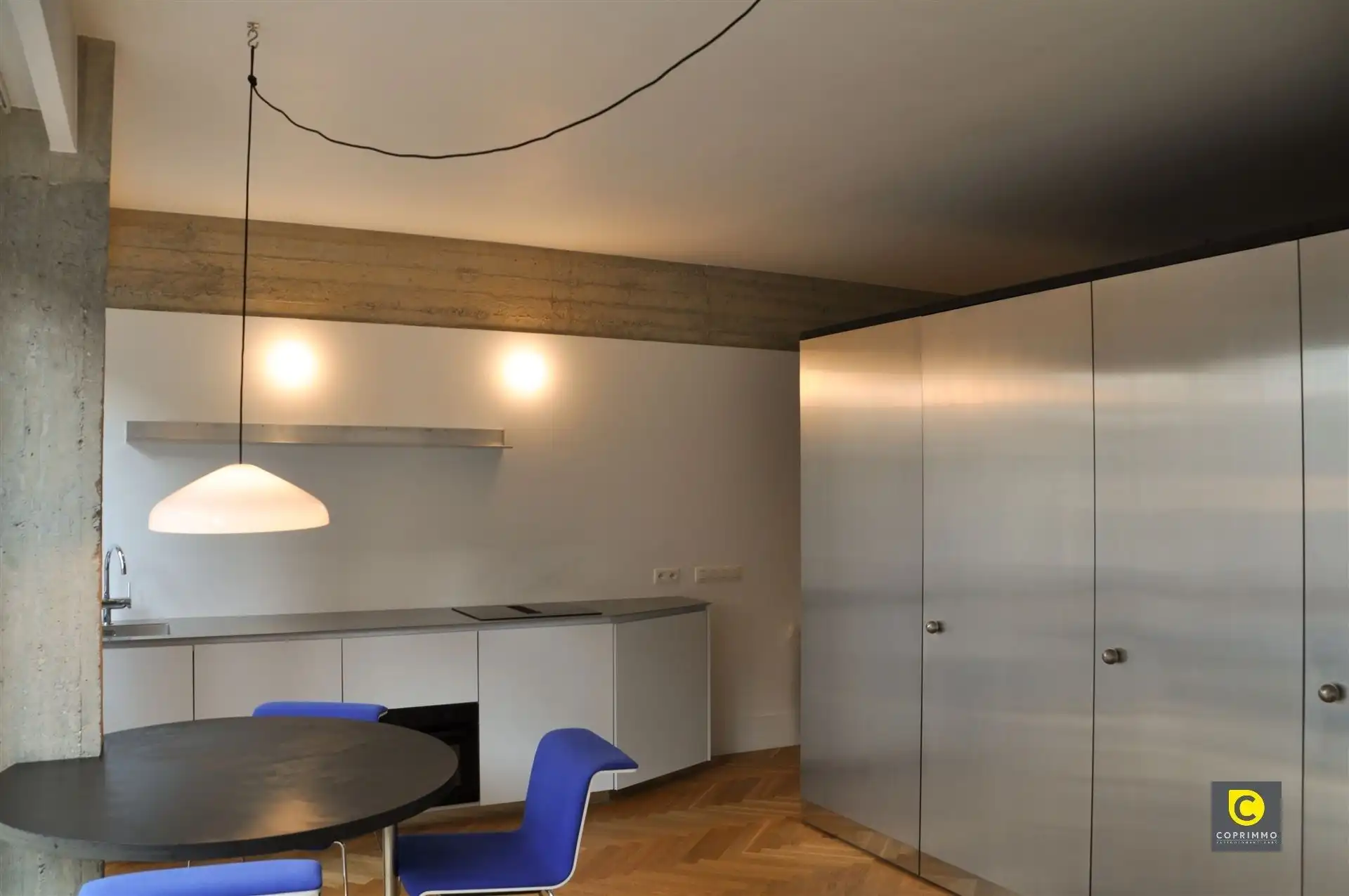 Designstudio op topligging aan het Leopoldplein foto {{pictureIndex}}