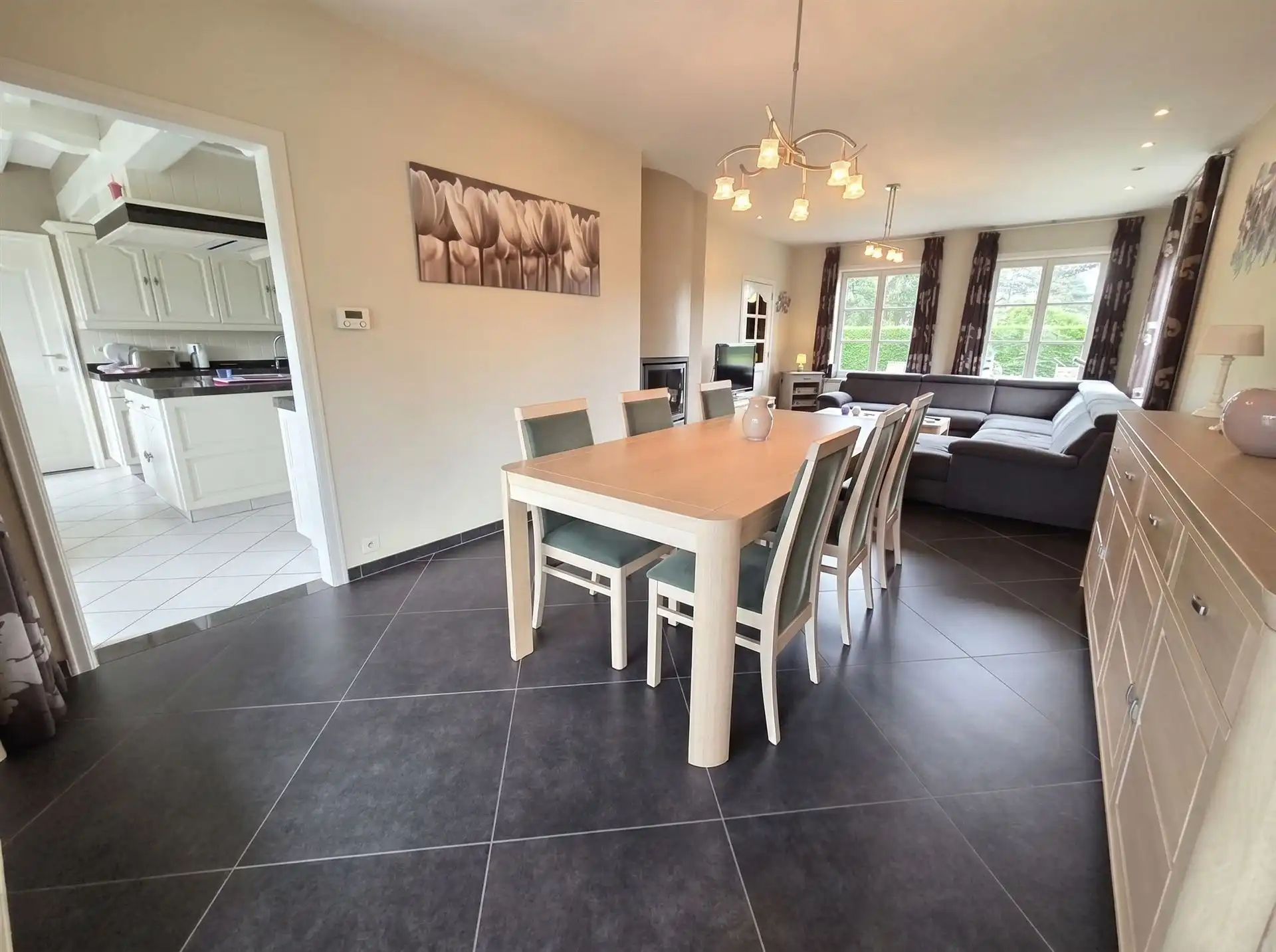 Stijlvolle woning met 4 slks op een perceel van 897m²  foto 5