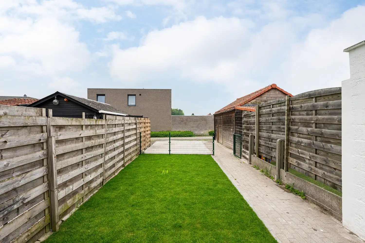 Stijlvol gerenoveerde woning met tuin en parkeerplaats foto 11