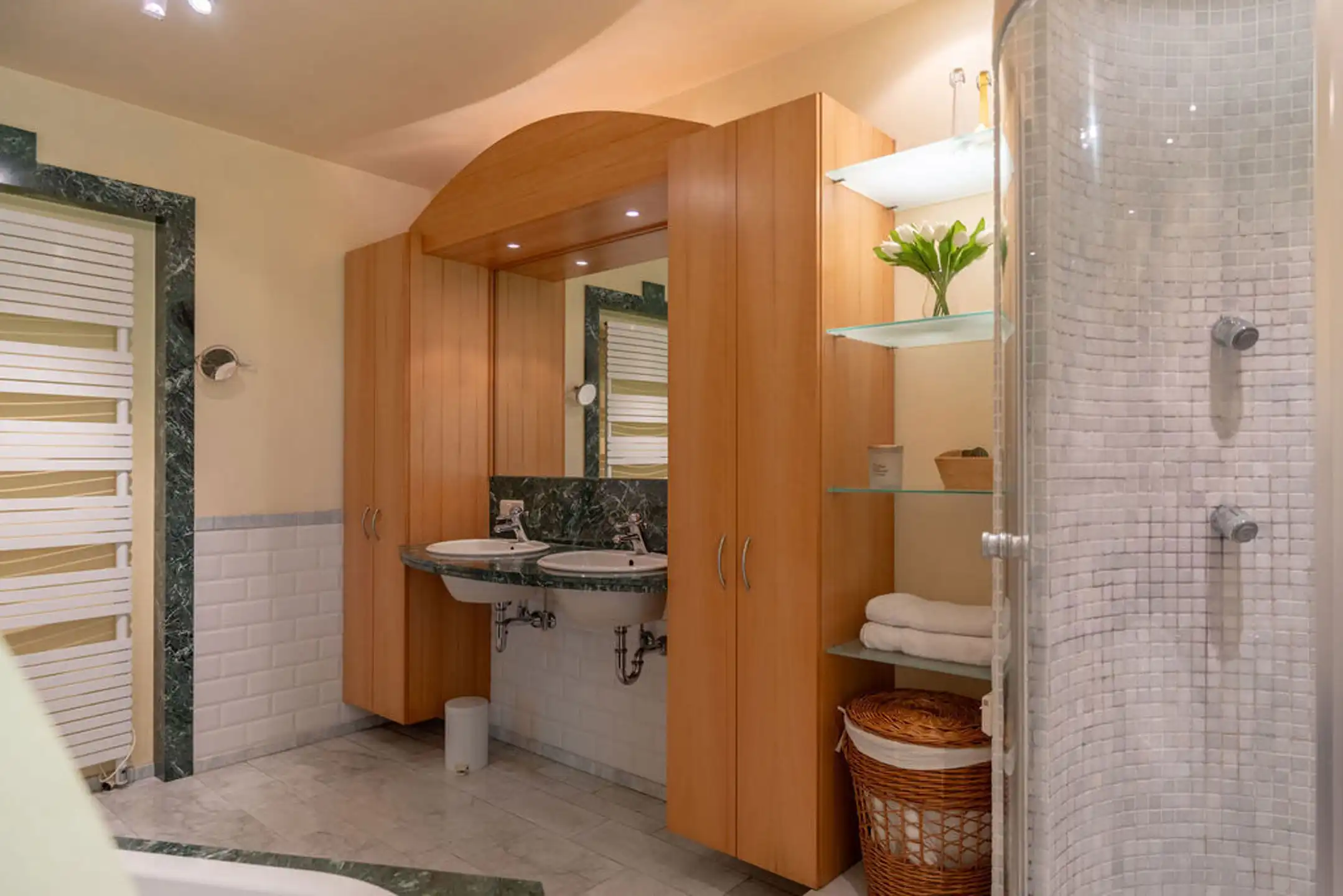 Ruime villa met 6 slpk op 2.295 m² grond met veel privacy foto 31