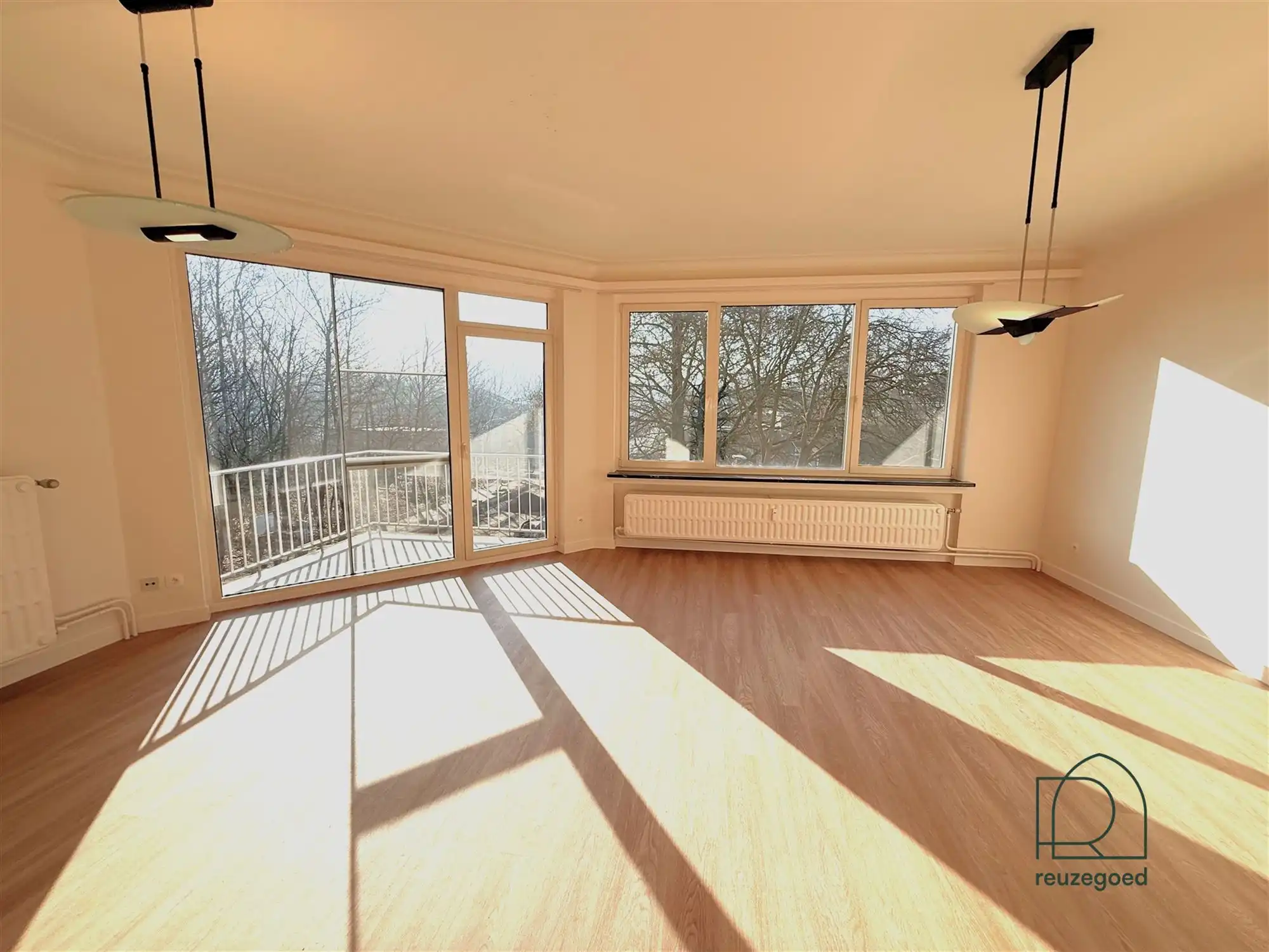 Ruim, gerenoveerd en lichtrijk 2-slaapkamer appartement met garagebox vlakbij Fort 5 in Edegem foto 2