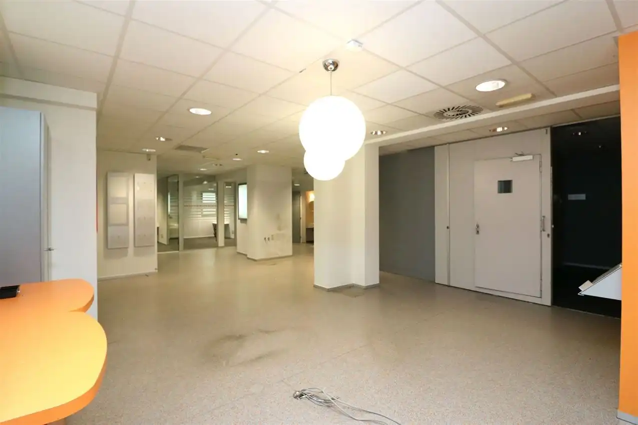 Opbrengsteigendom (handel & 4 app) op toplocatie foto 7