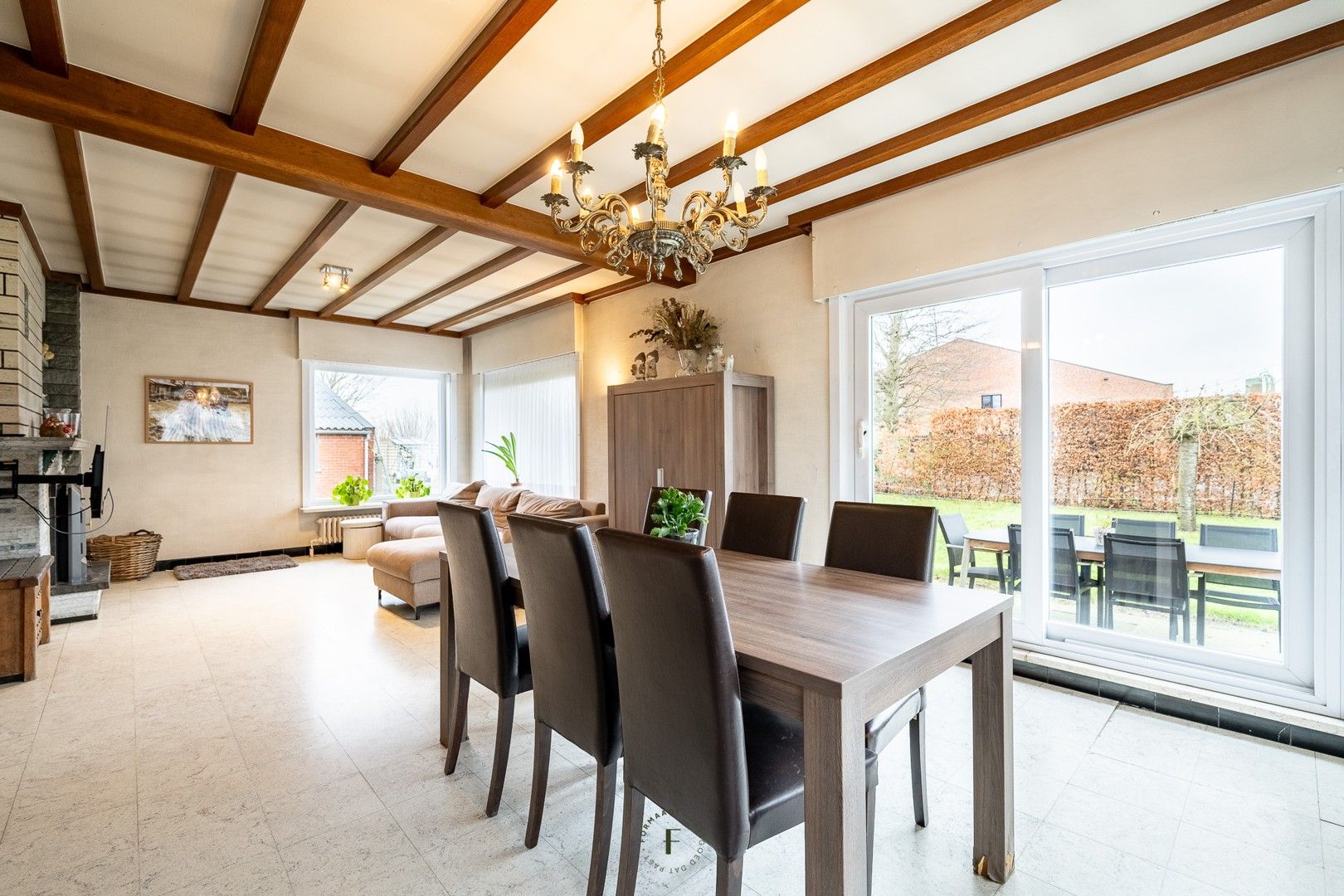 Strategisch gelegen woning met vernieuwde loods op toplocatie in Hooglede foto 8