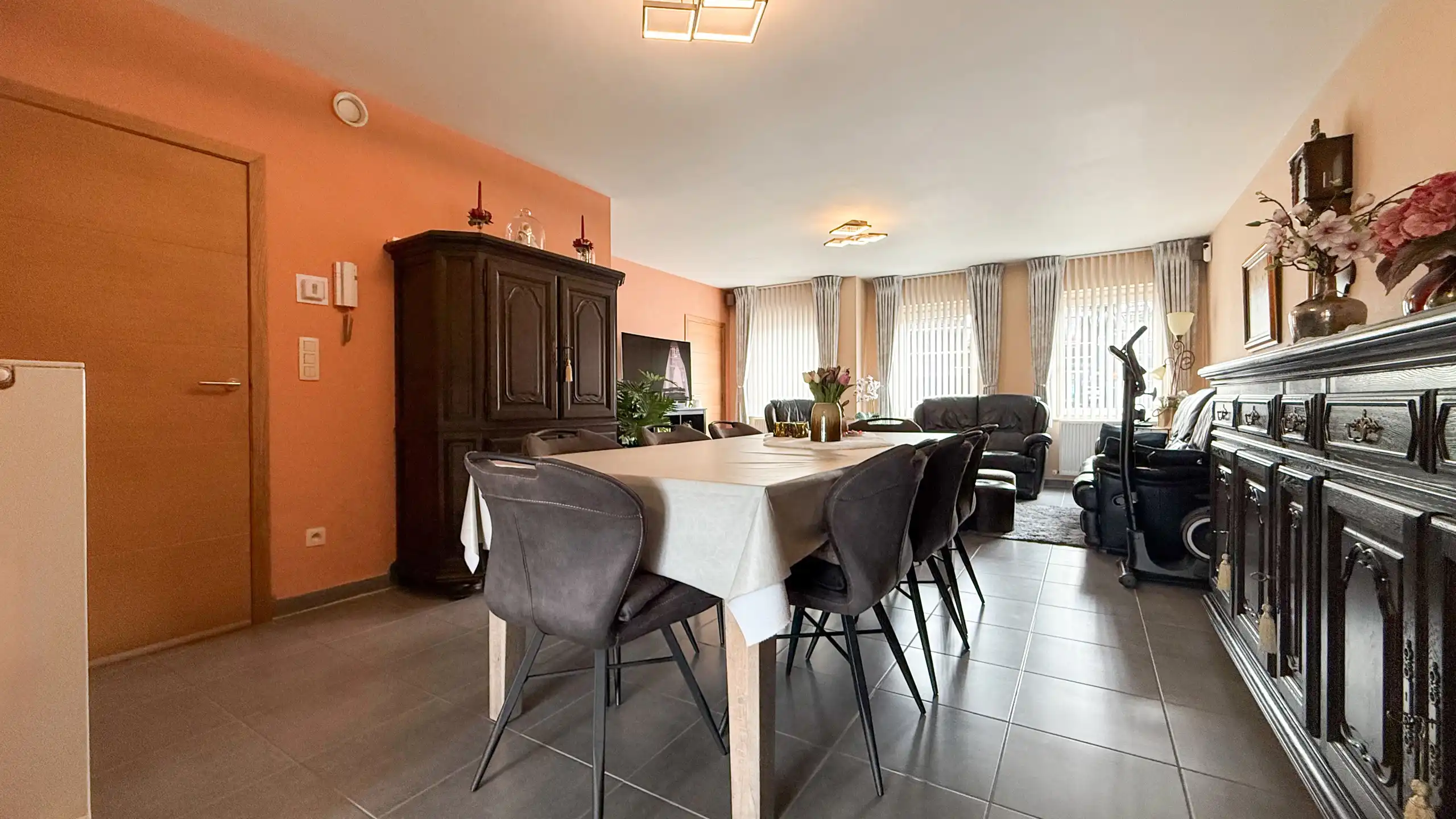 Ruim gelijkvloers appartement met tuin en parking foto 9