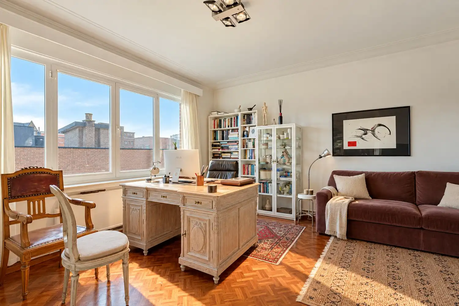 Statig en genereus mid-century appartement aan het Zuidpark met drie slaapkamers, overdekt terras en optionele grote autostandplaats. foto 16