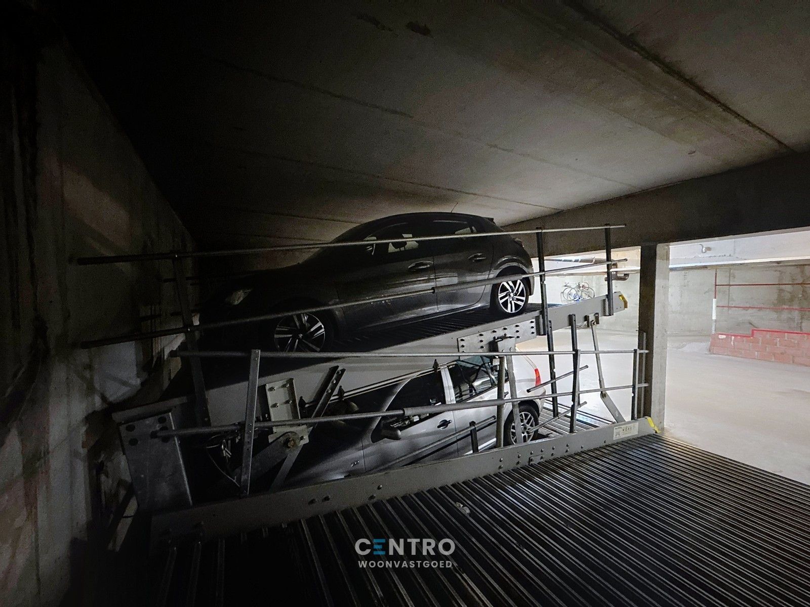 Overdekte parkeerplaats in het HARTJE van Blankenberge! foto 4