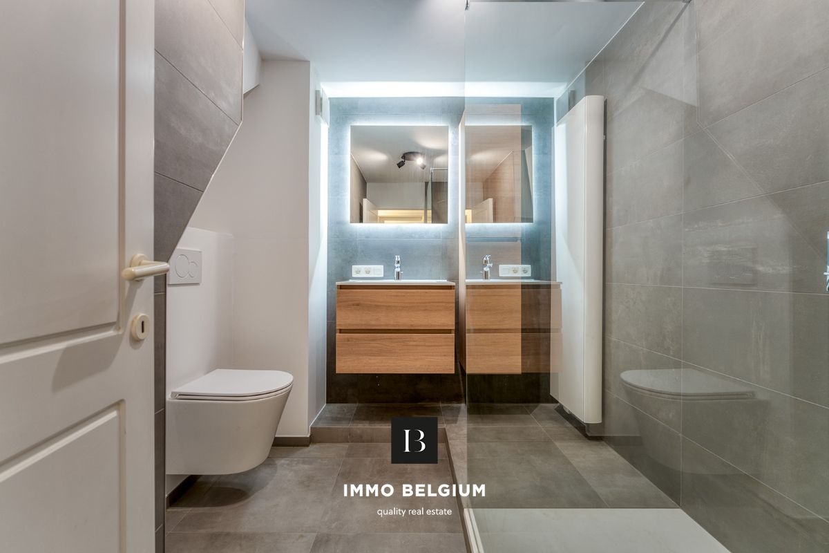 Prachtig gerenoveerde woning op 700m van het strand foto 10