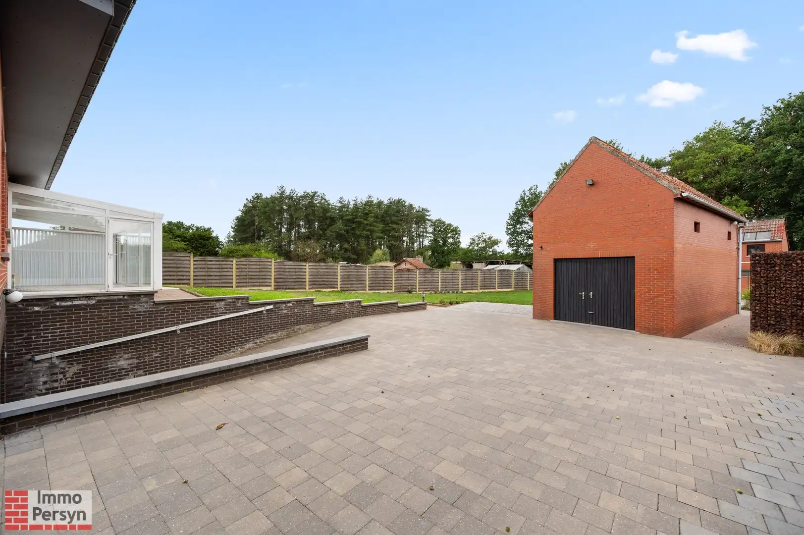 Vrijstaande bungalow met bijgebouw op een riant perceel foto 22