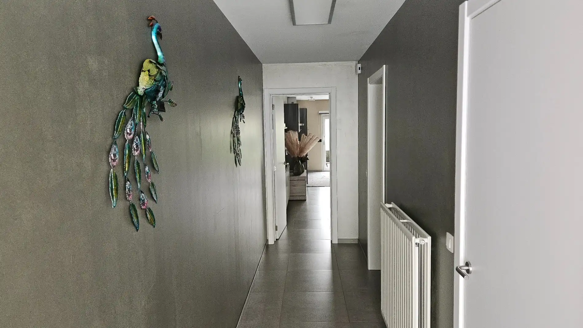 Uiterst ruime woning met 3 grote slk, garage en tuintje in centrum Berlare foto 2