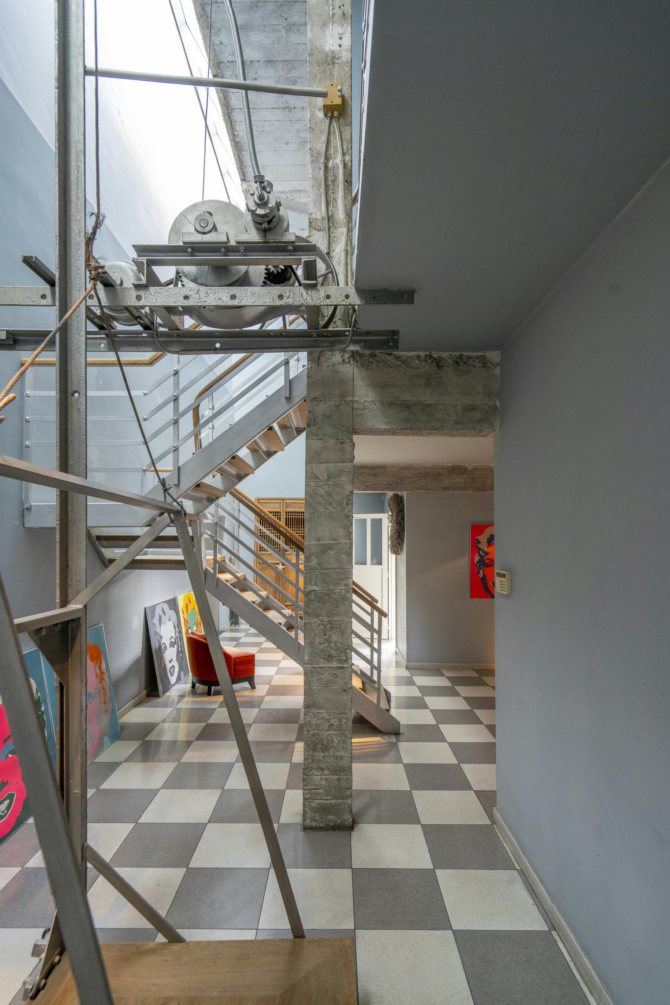 Exclusieve loftwoning met zwembad en loods te koop in Lauwe foto 3