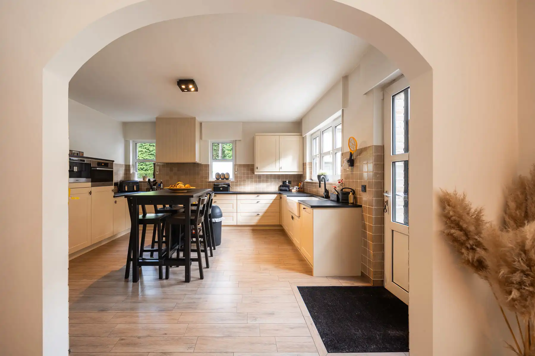 Royale villa met zwemvijver en polyvalent bijgebouw foto 7