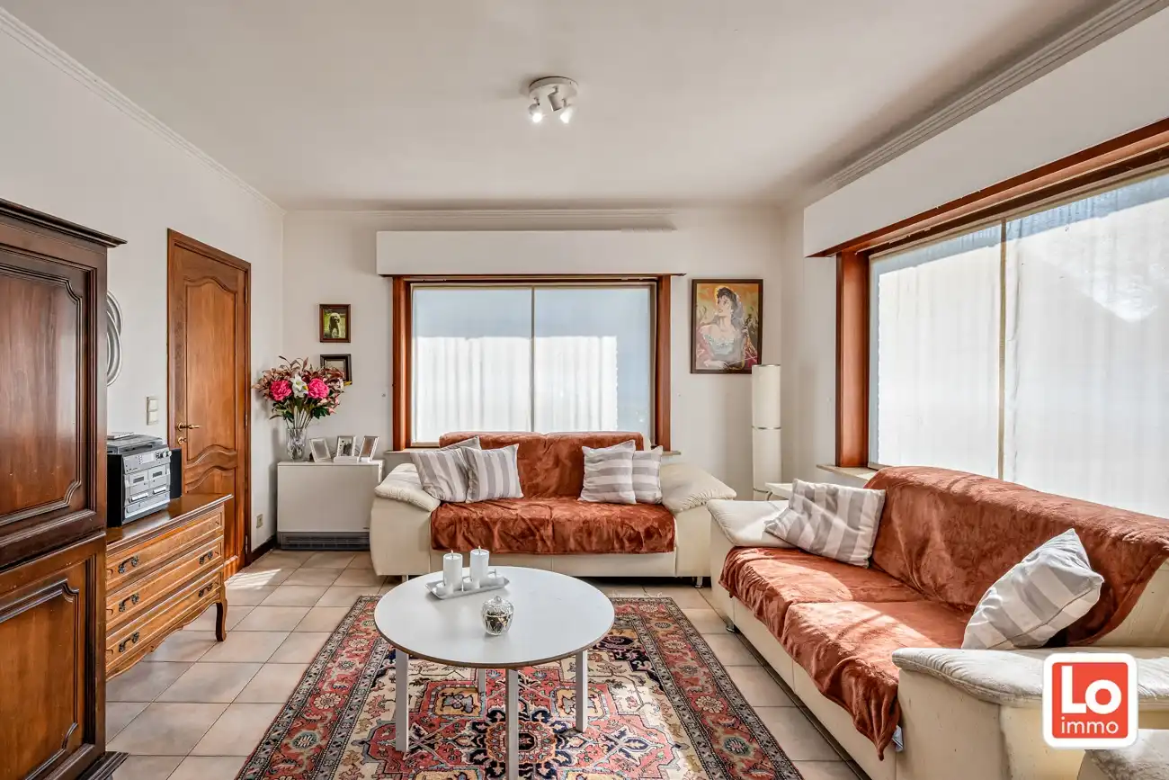 Gelijkvloerse open woning met dubbele inpandige garage en zonnige tuin op een toplocatie nabij het centrum van Lochristi! foto 6