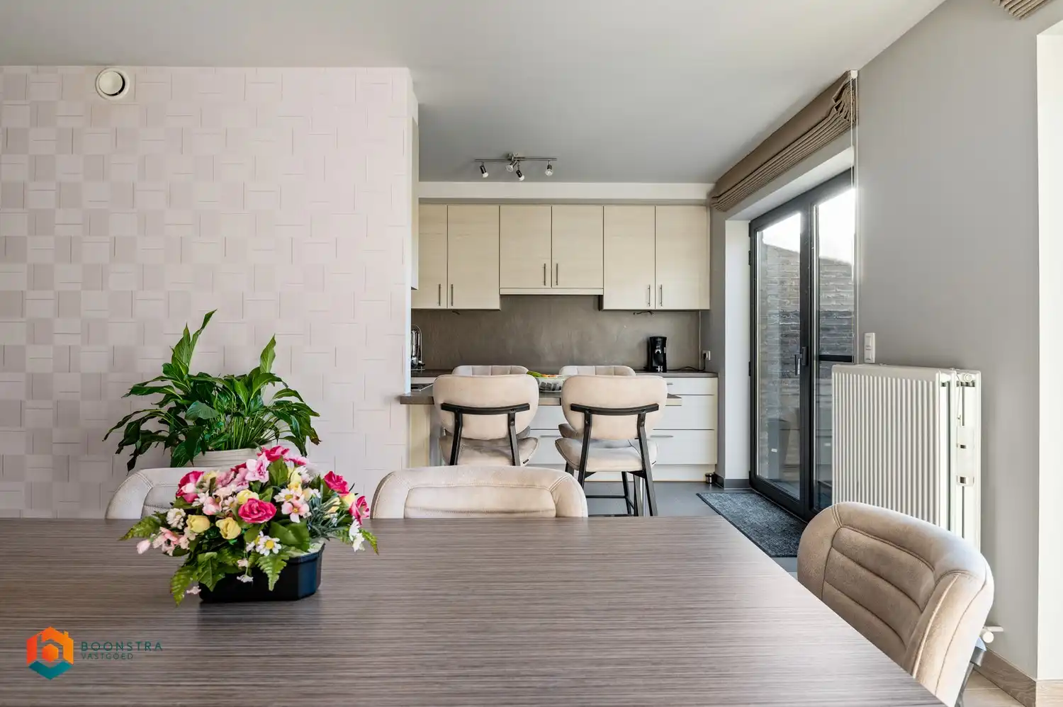 Instapklaar gelijkvloers appartement met 2slpkrs en tuin foto 6