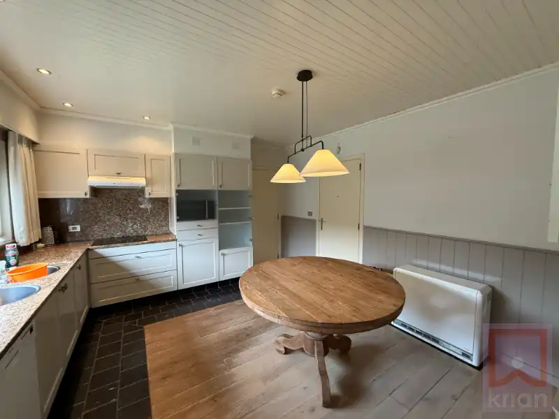 Ruime gelijkvloerse woning met 3 slaapkamers, zolderverdieping en garage op 1.340 m² foto 10