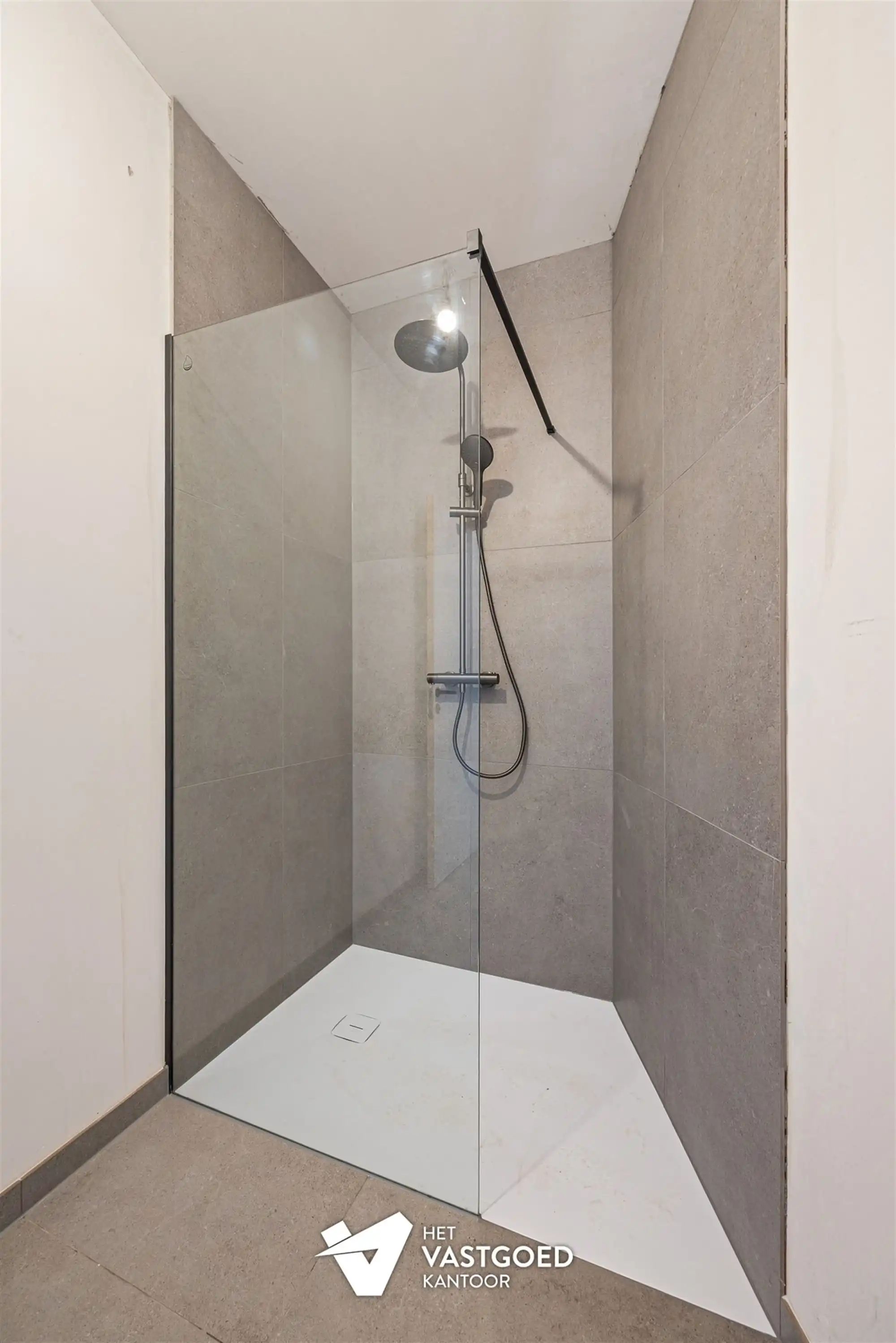 RUIM EN LICHTRIJK APPARTEMENT MET 1 SLAAPKAMER foto 14