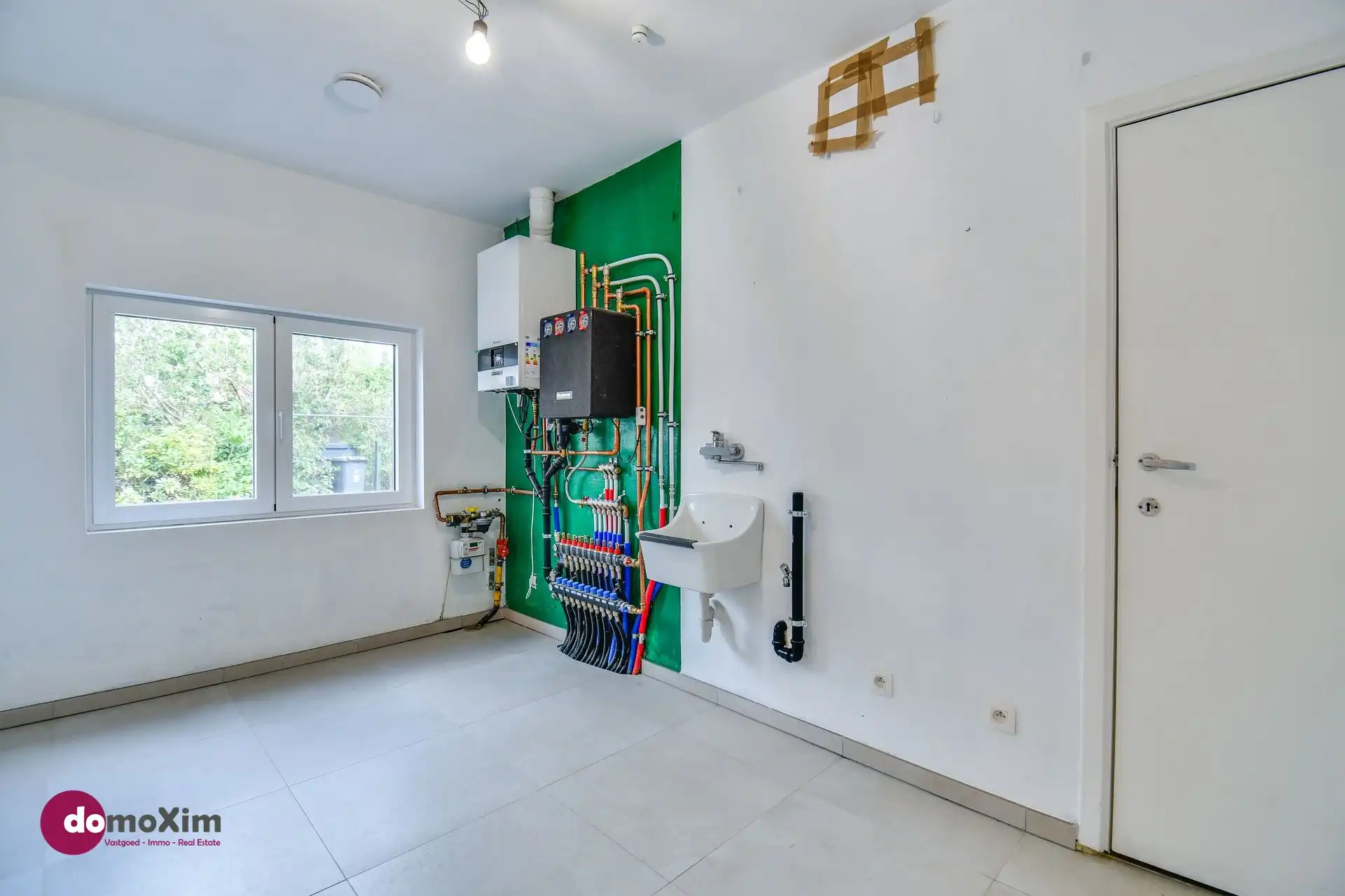 Gerenoveerde woning met loods, stallen en serre op een terrein van 32 are foto 7