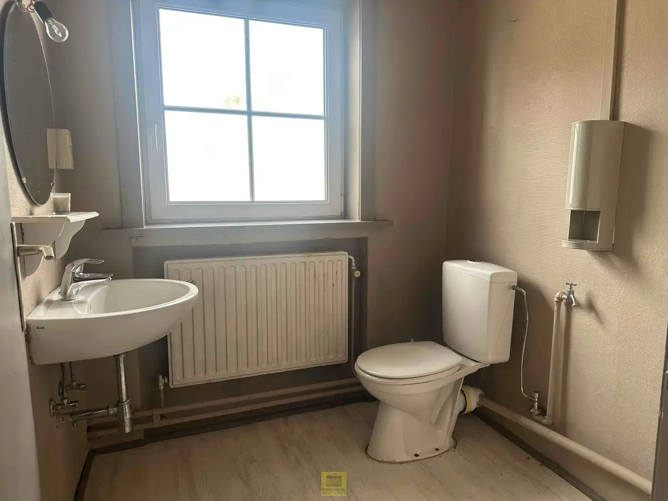 Commerciële ruimte met ruim appartement foto 23