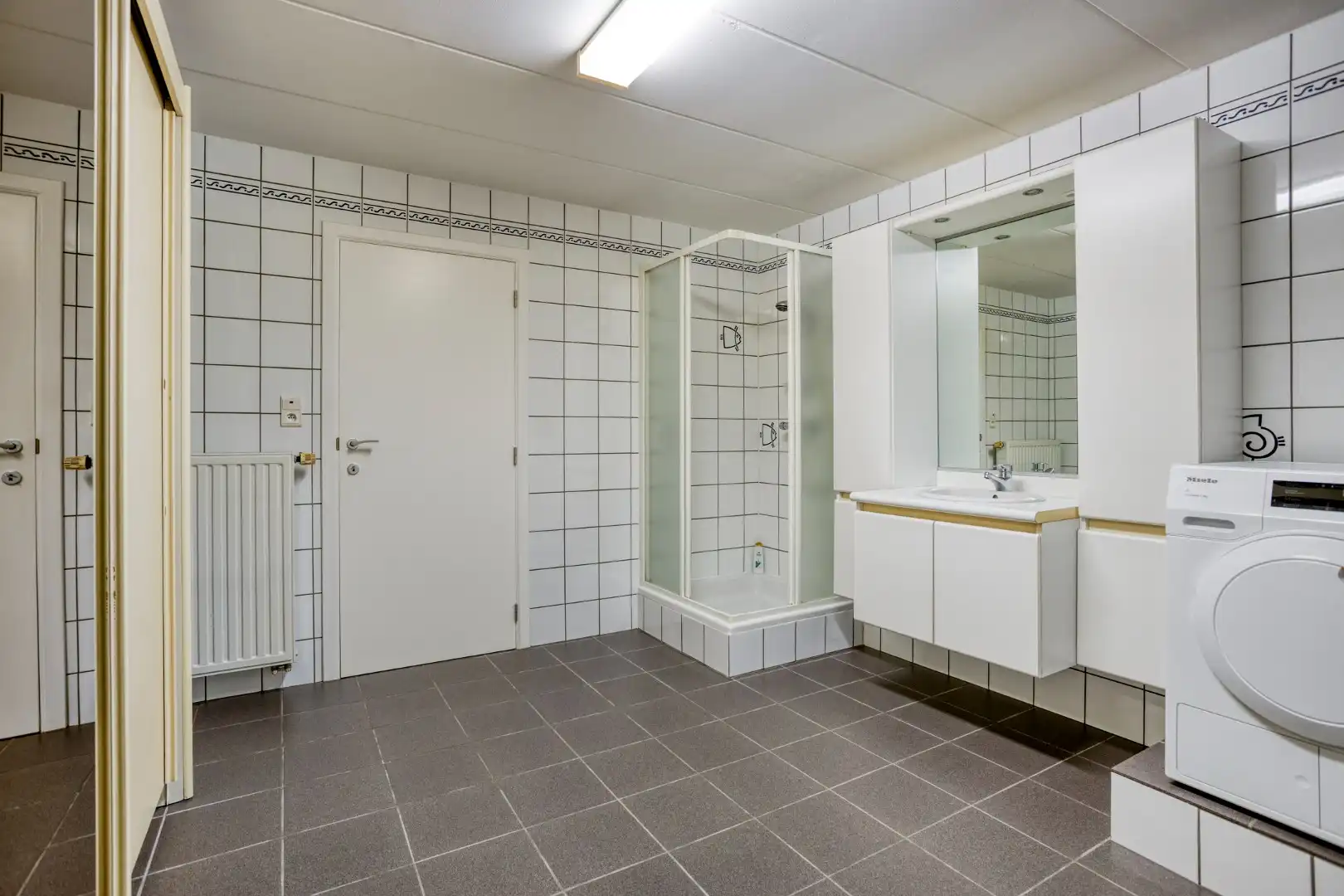 Landelijk en stijlvol wonen in alle rust – Ruime villa met fraai aangelegde tuin foto 23